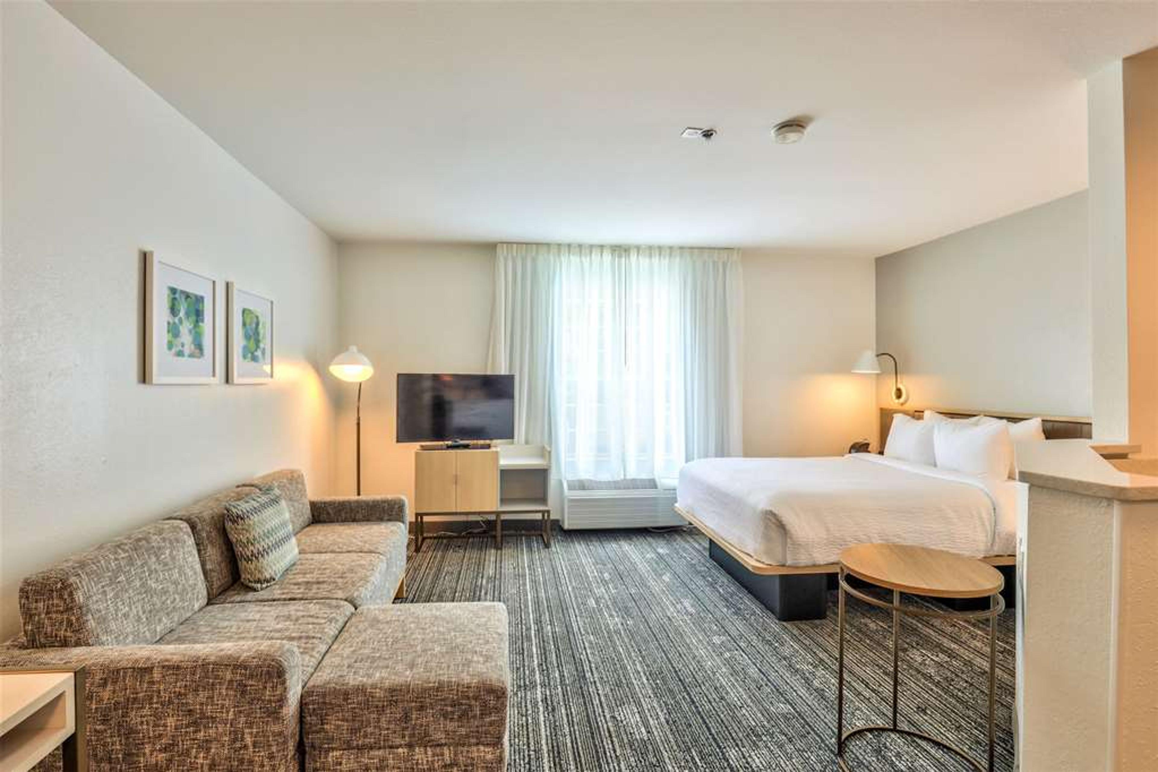 ALLUXSUITES AT 1876 AN ASCEND COLLE