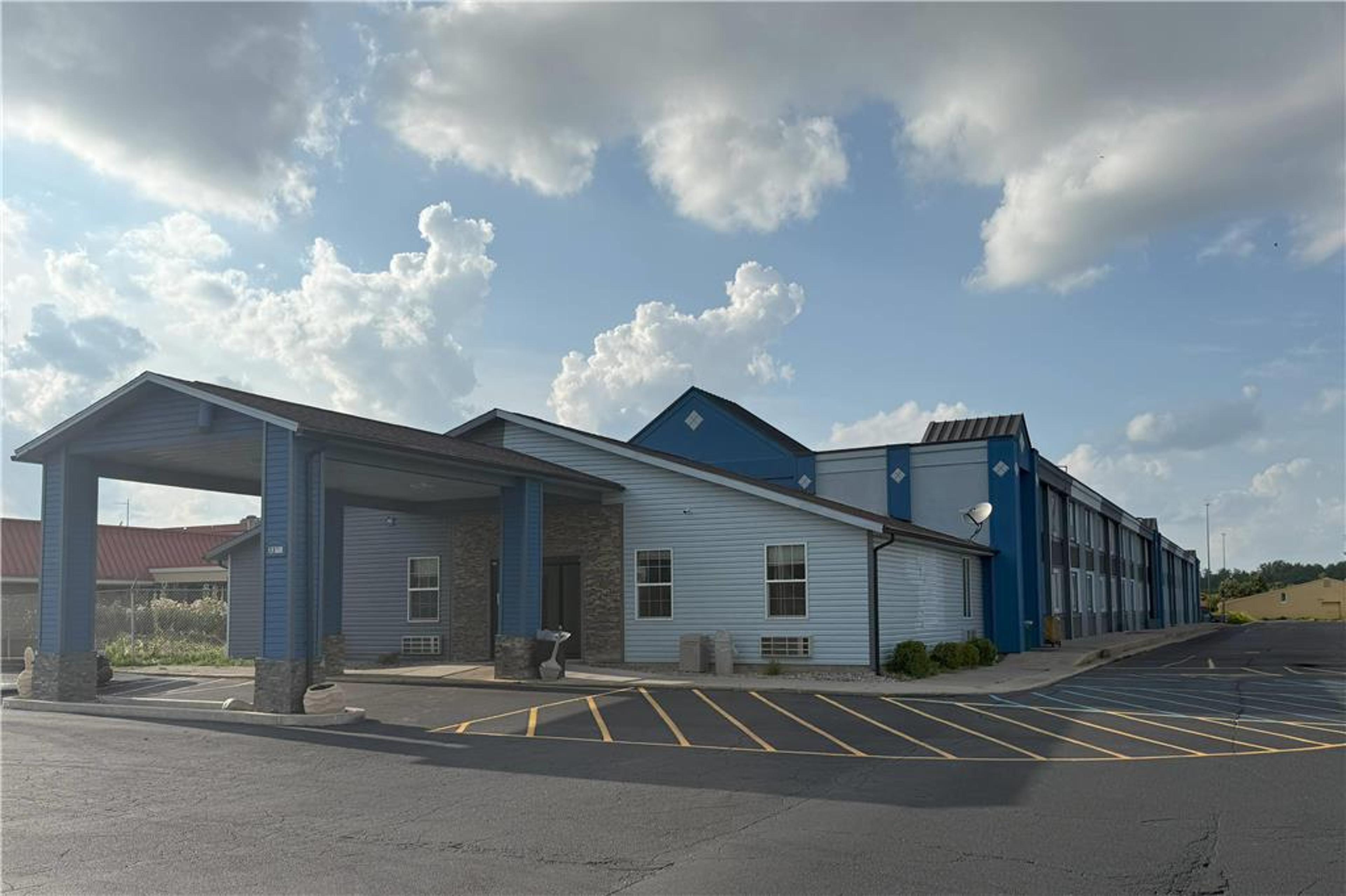 SUPER 8 BY WYNDHAM FORT WAYNE