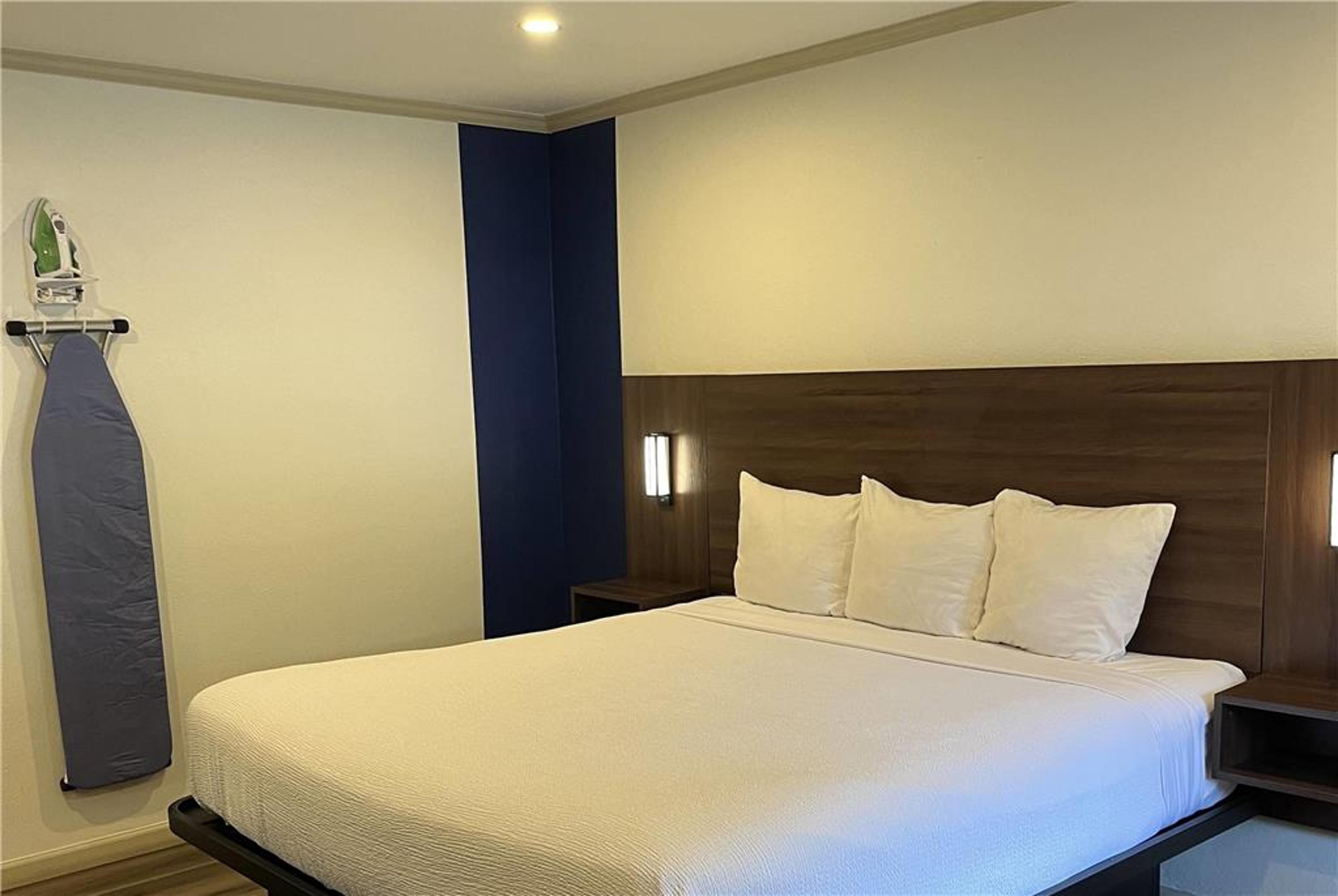 TRAVELODGE BY WYNDHAM BAINBRIDGE
