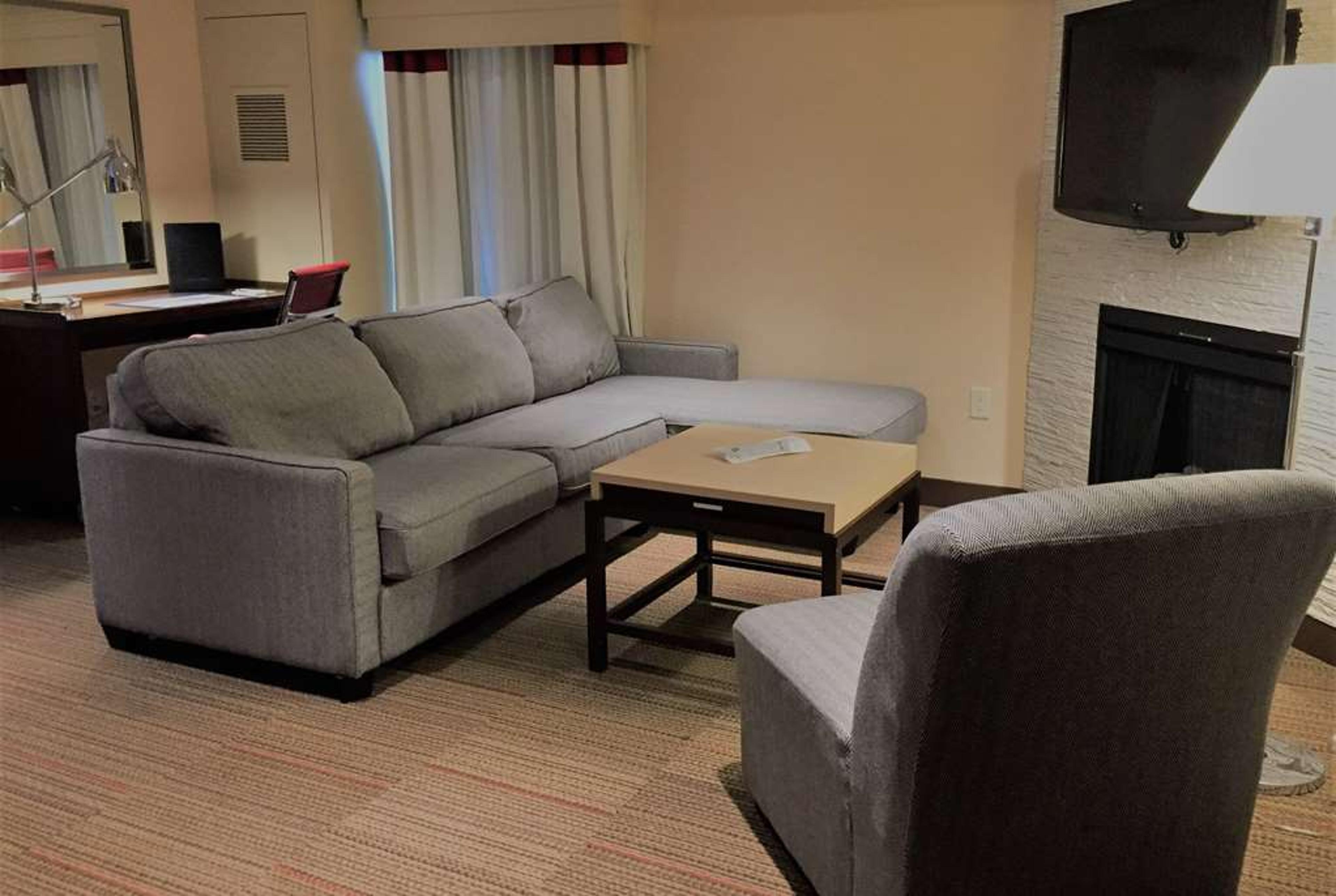 WATERLOO SUITES HOTEL TRADEMARK COL
