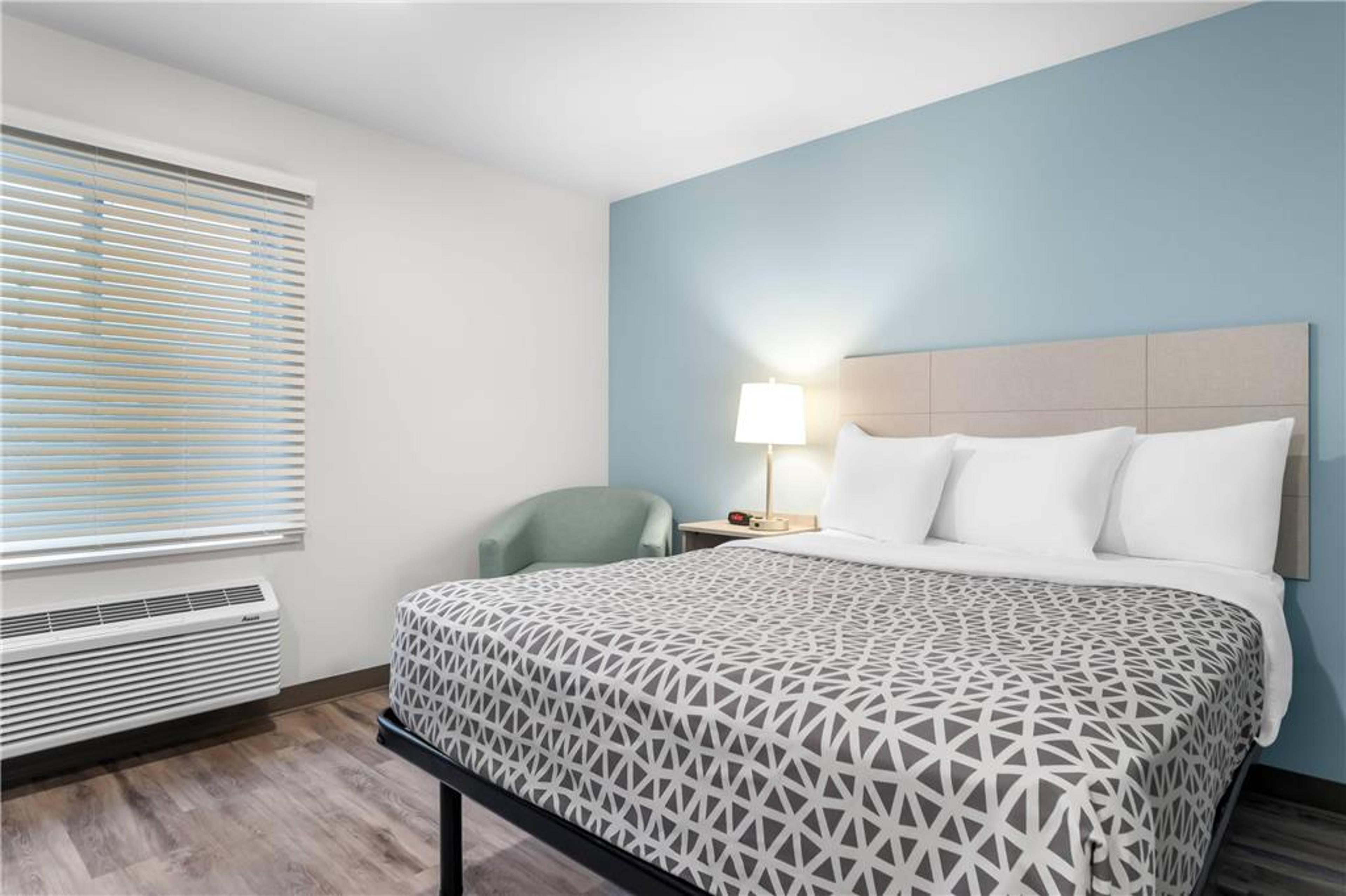 WOODSPRING SUITES ELKHART