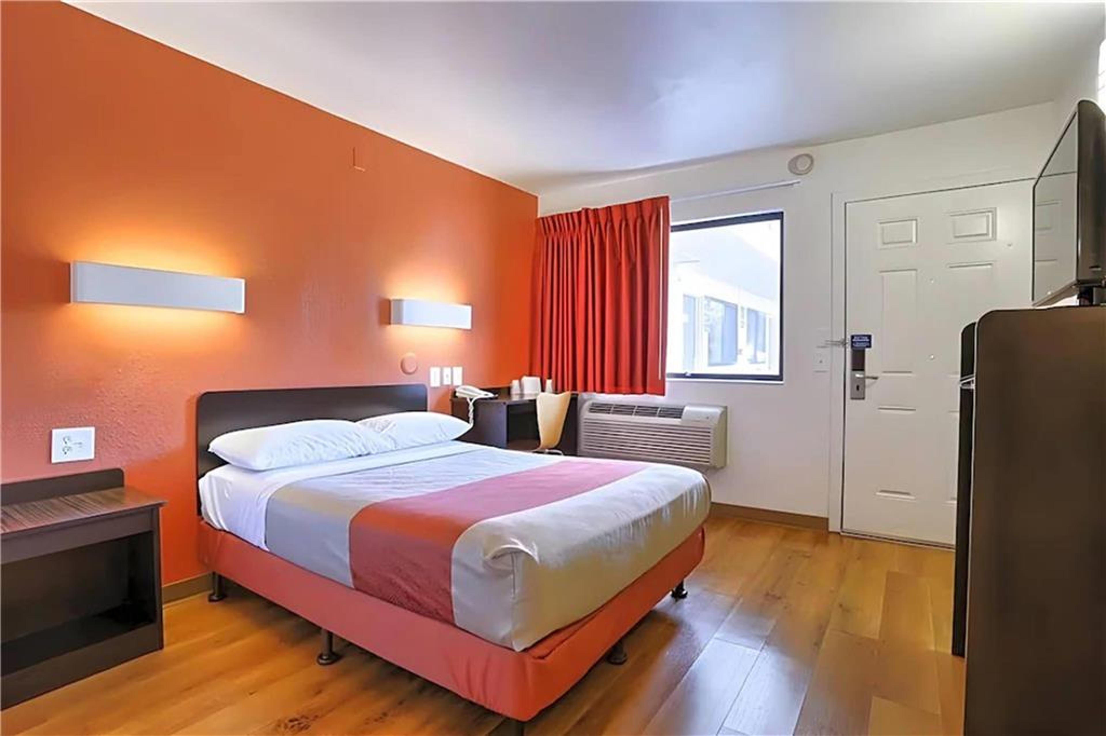 SUPER 8 BY WYNDHAM WALNUT CREEK