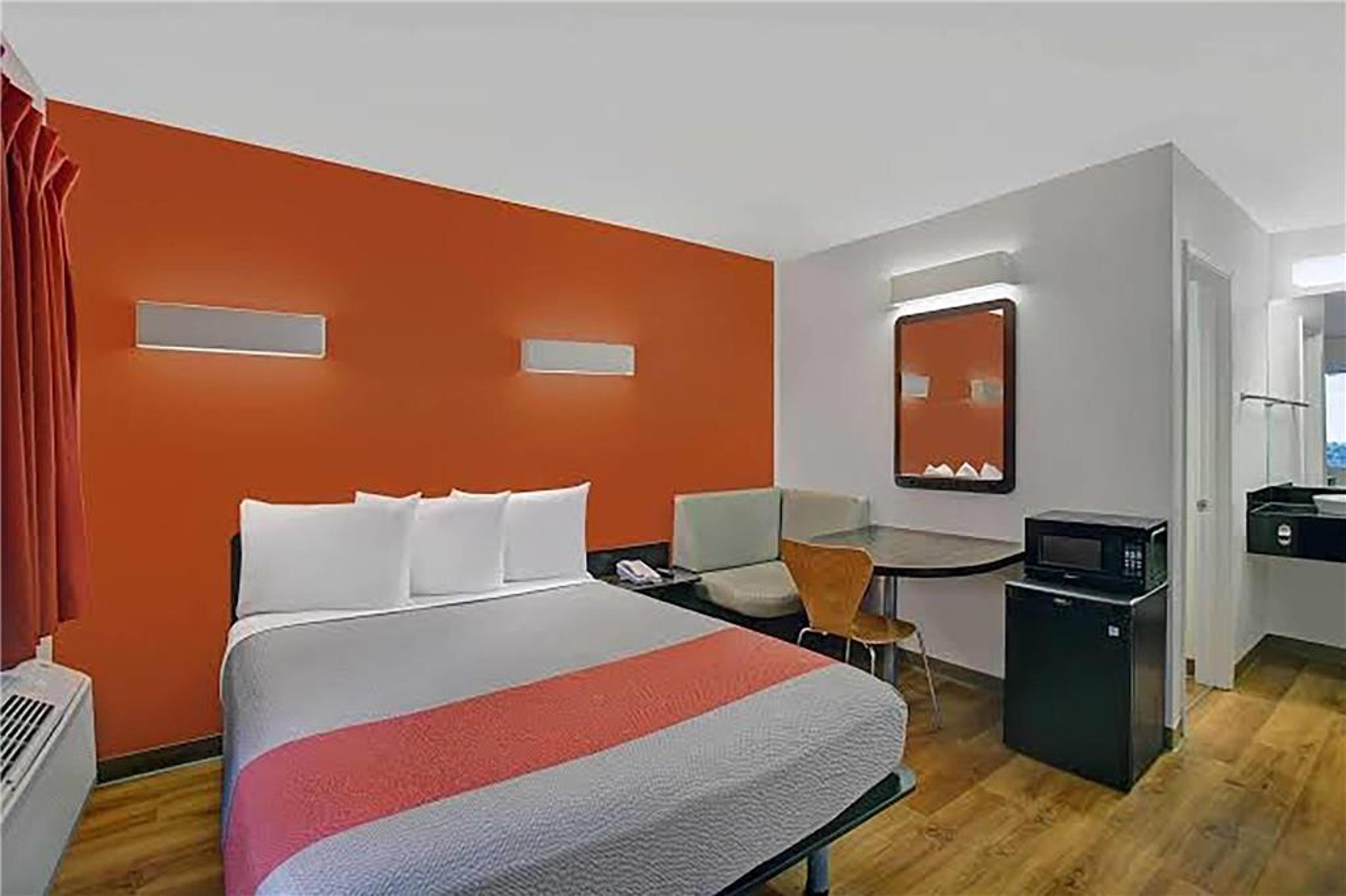 SUPER 8 BY WYNDHAM SANTA CLARA