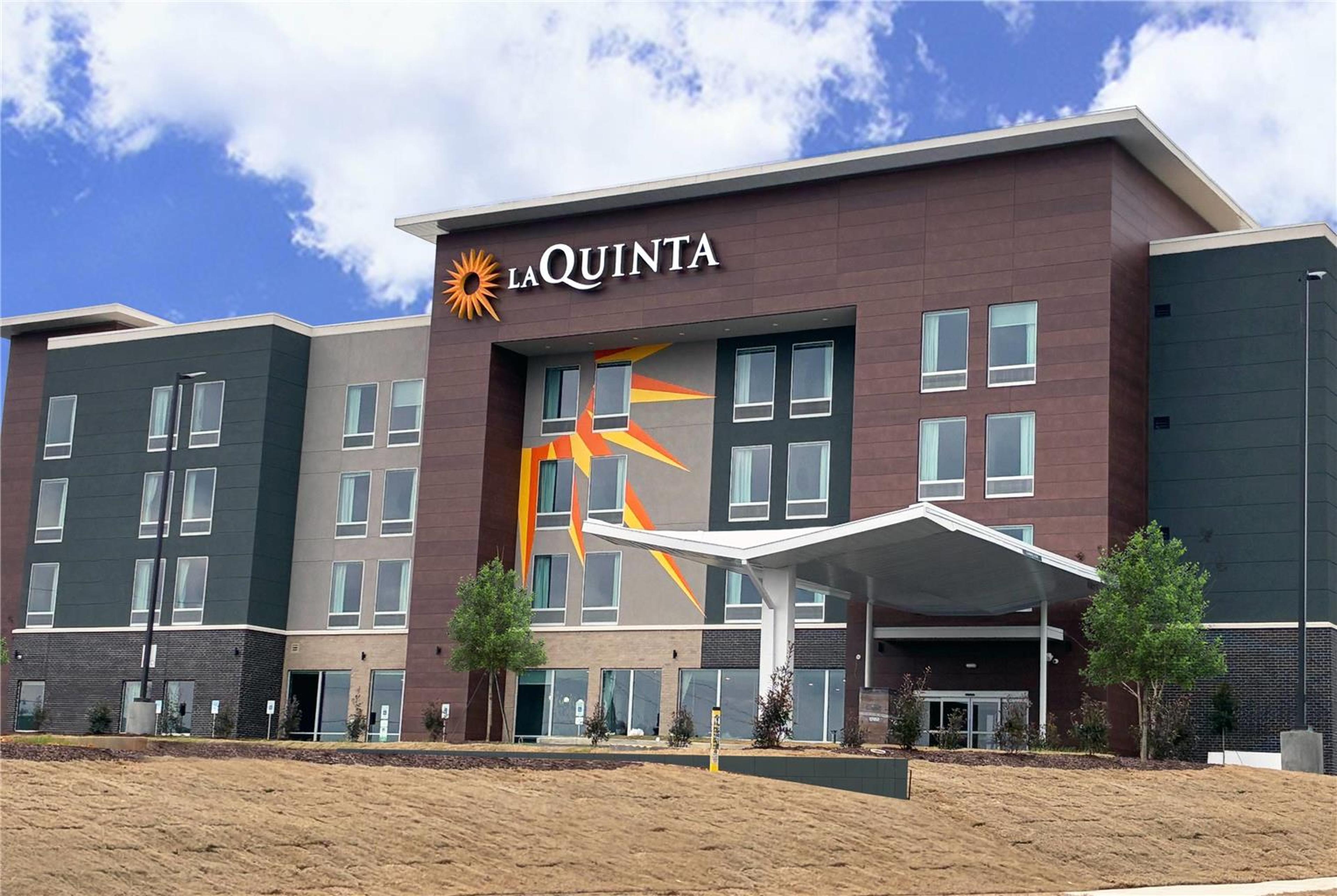 LA QUINTA INN & SUITES BY WYNDHAM A
