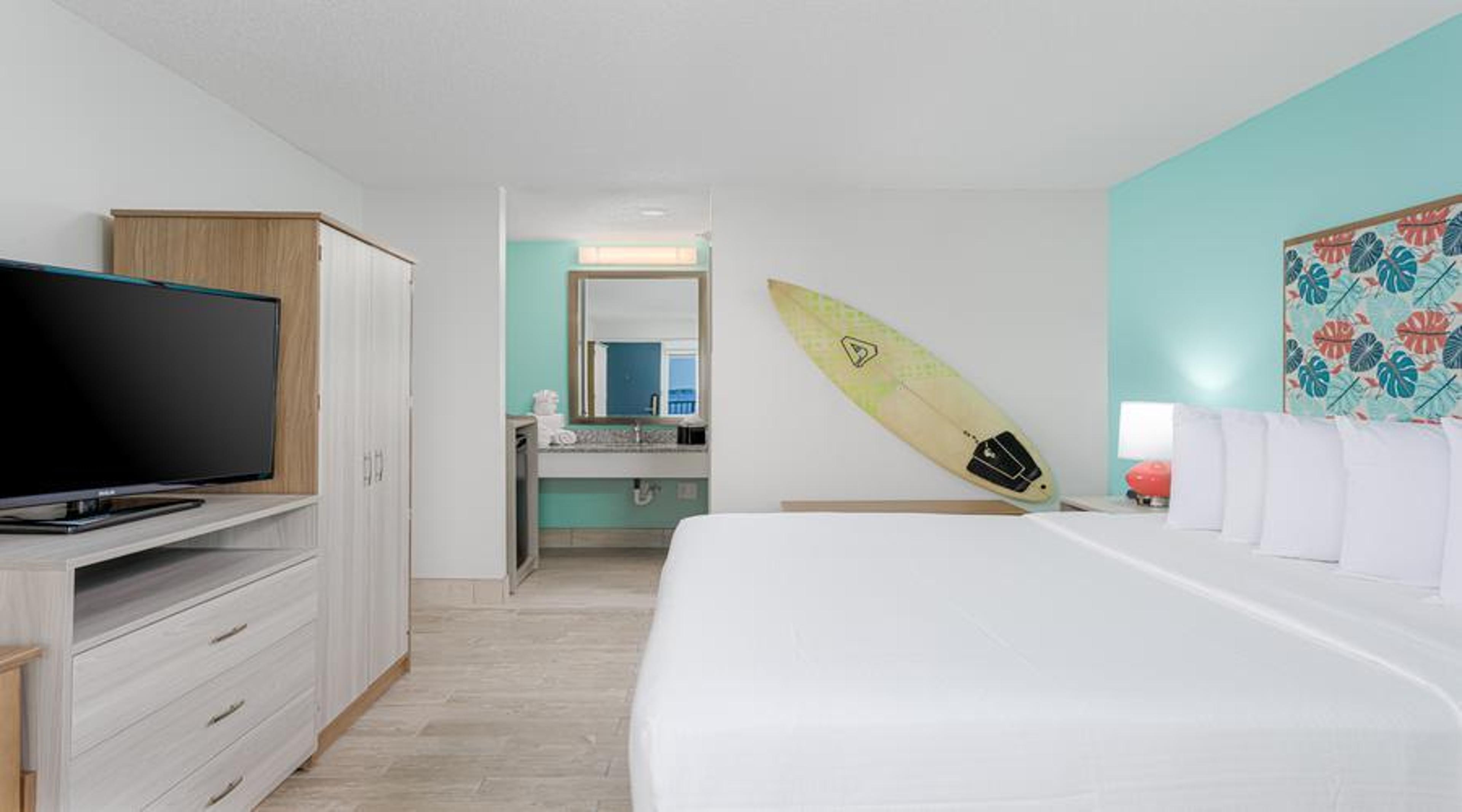 SURF AND SAND HOTEL