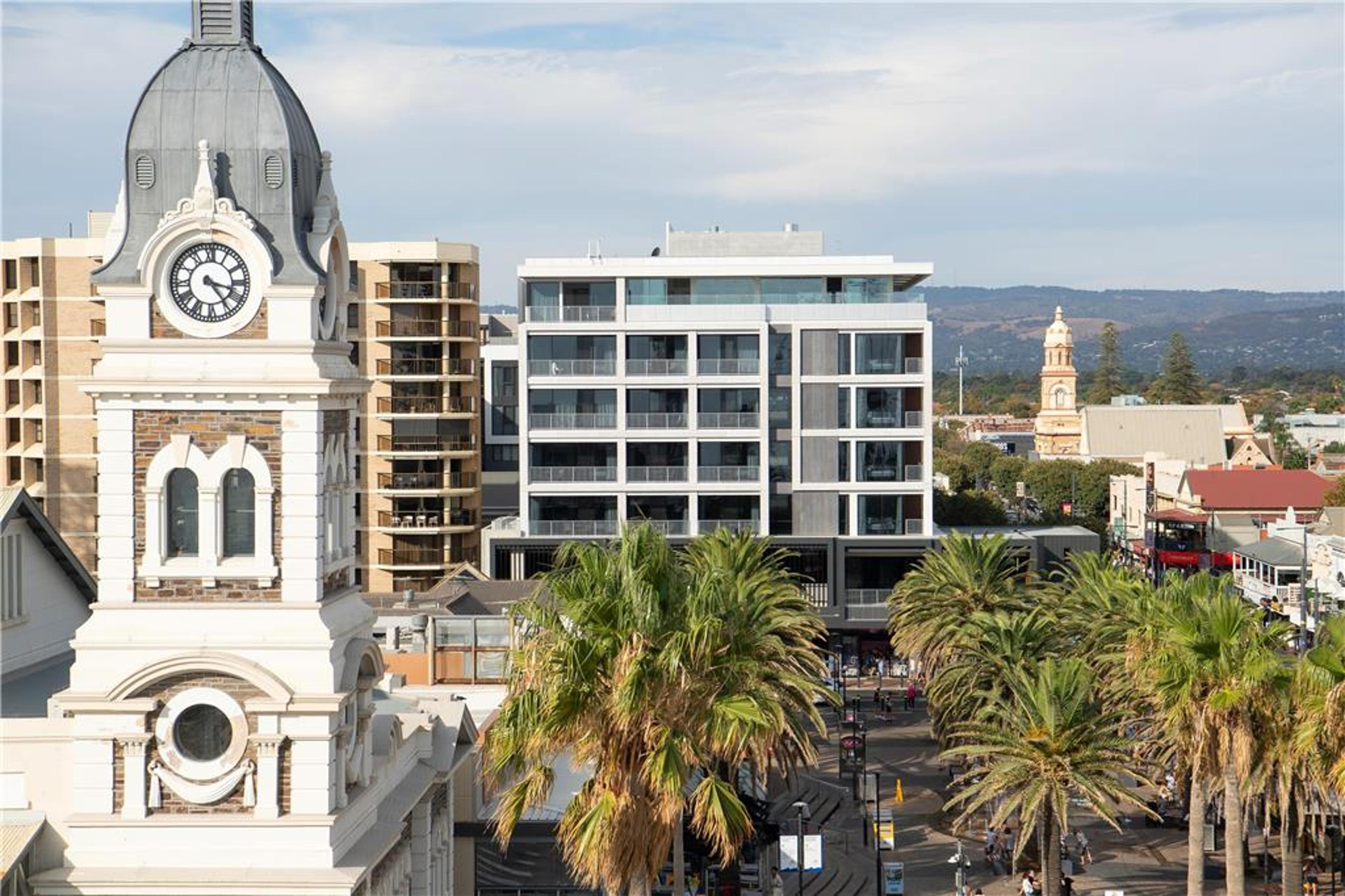 THE GEORGE GLENELG
