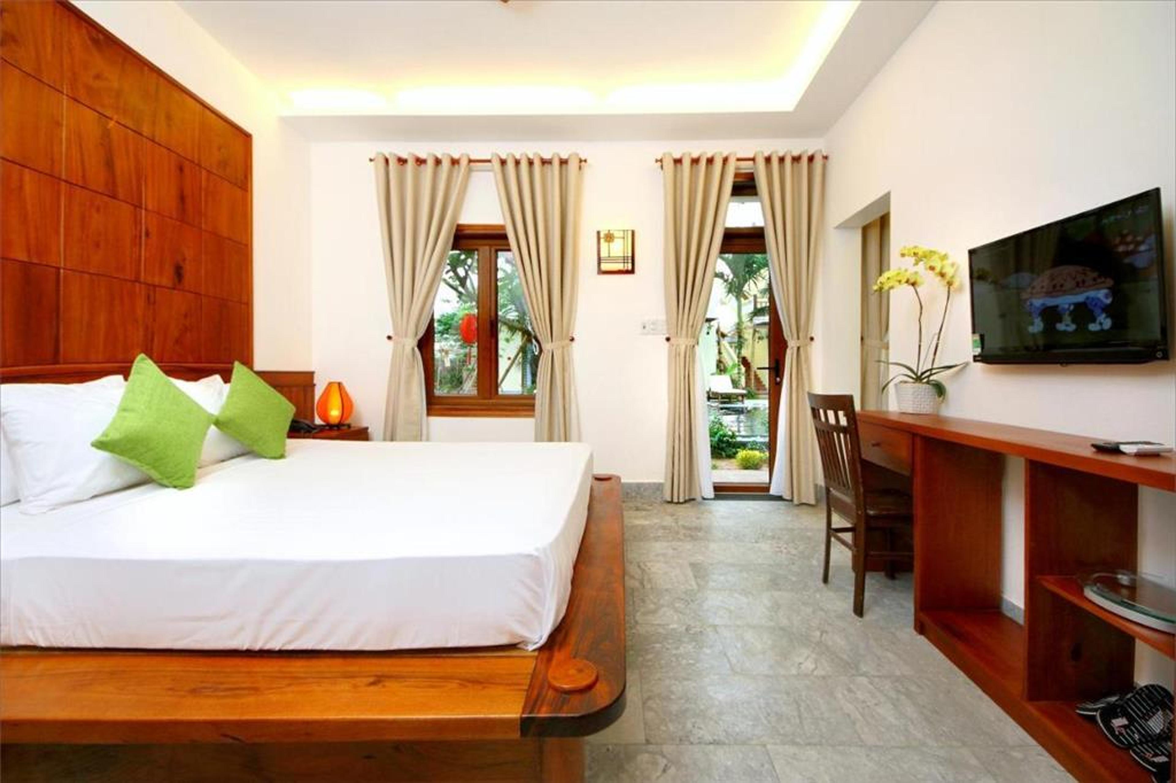 VILLA ORCHID GARDEN RIVERSIDE