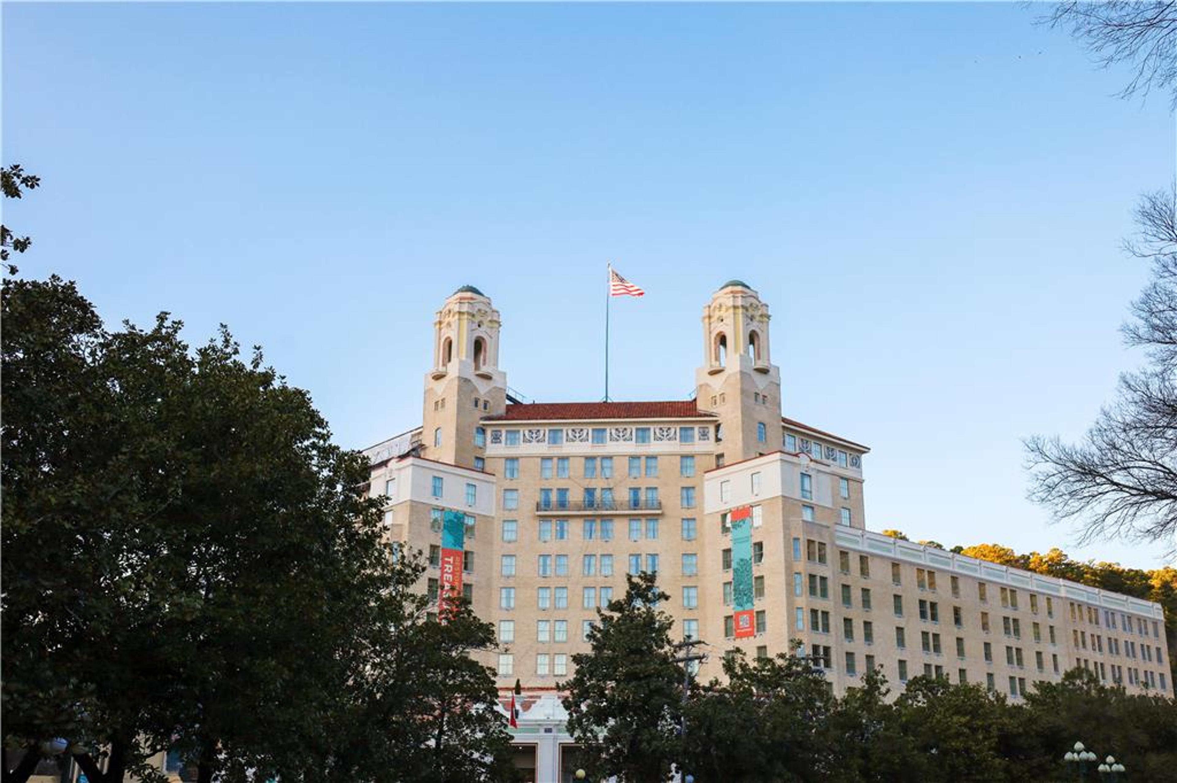 ARLINGTON RESORT HOTEL