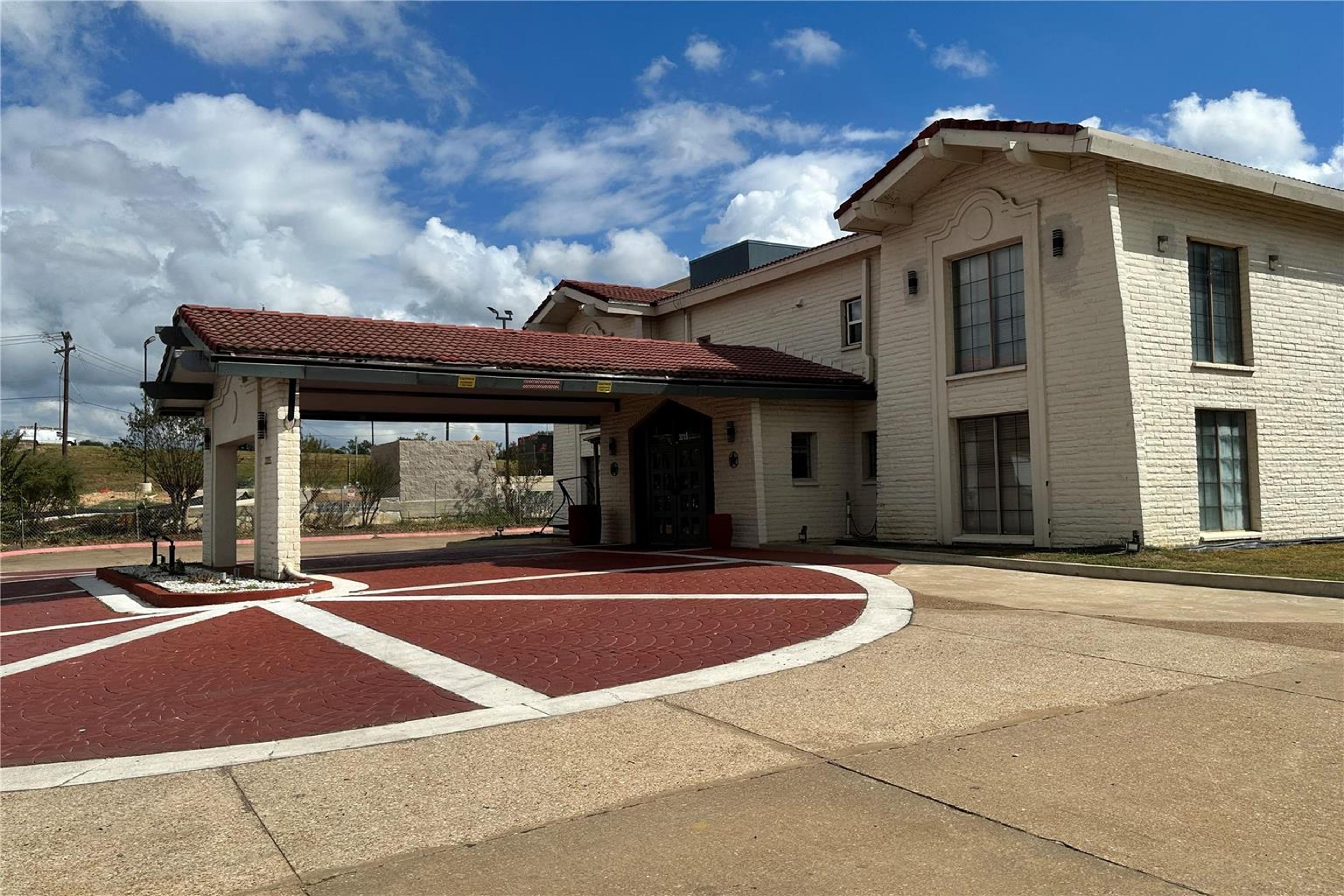 BAYMONT NACOGDOCHES UNIVERSITY