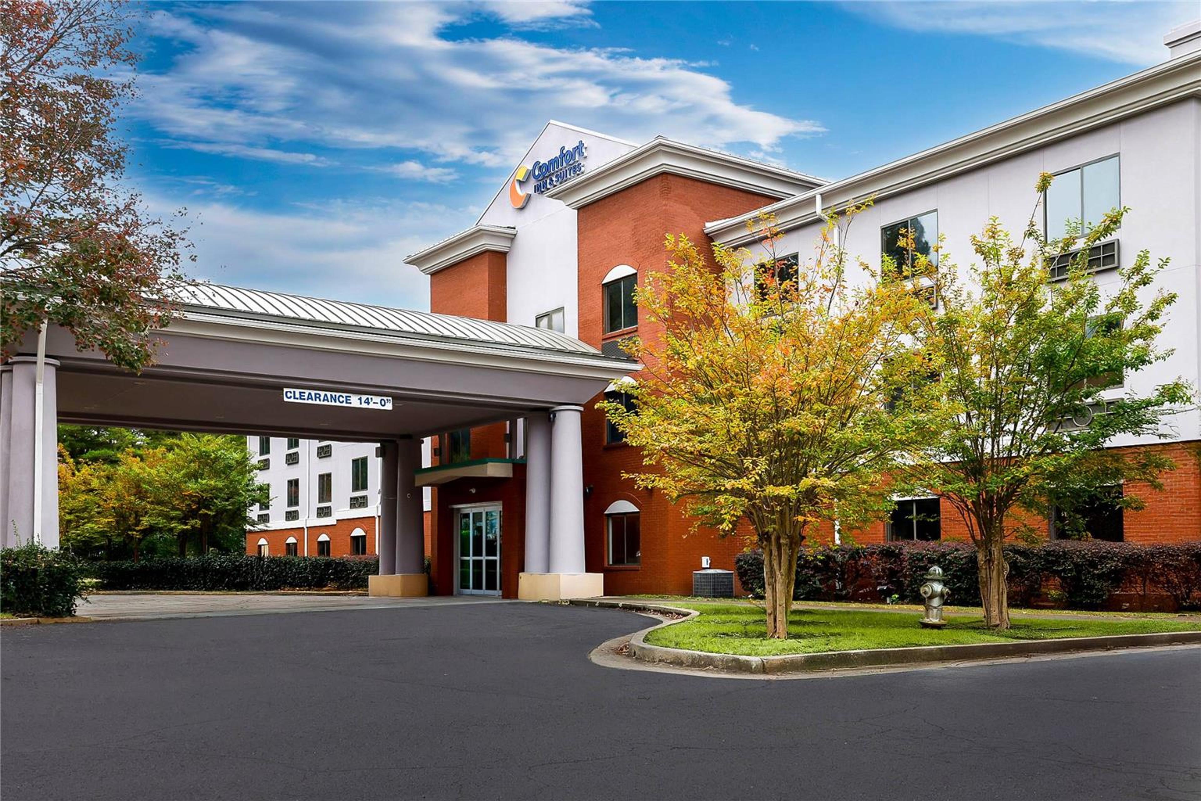 COMFORT INN AND SUITES BUFORD NEAR