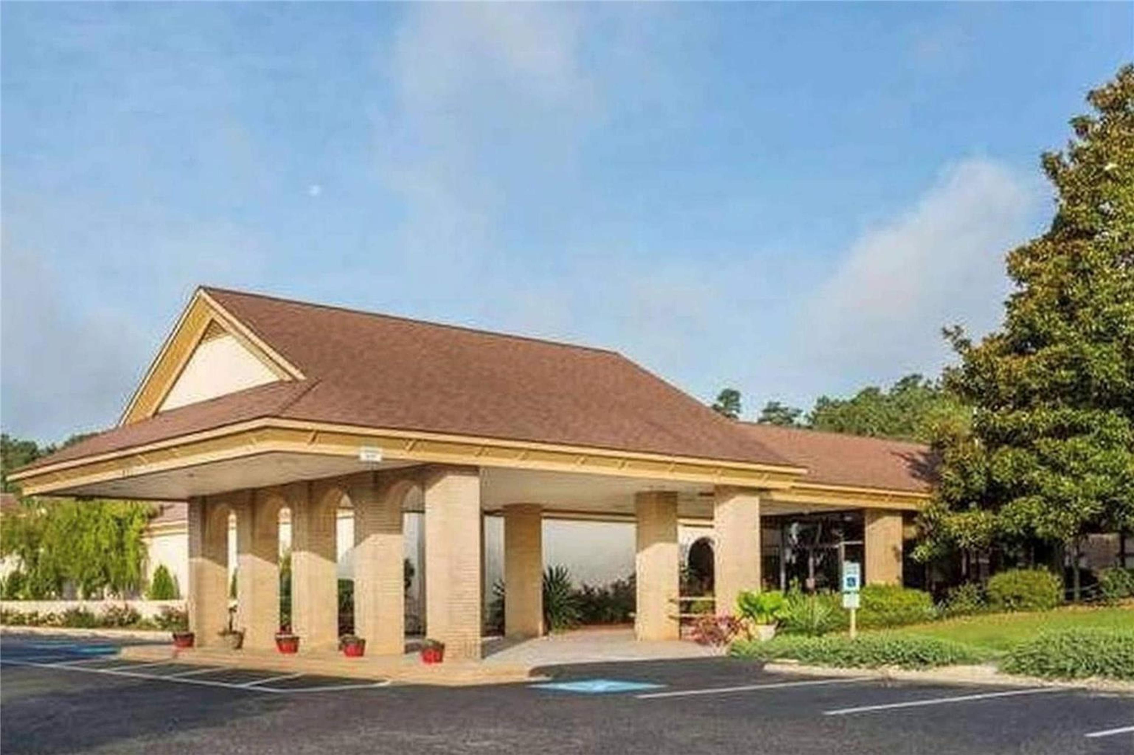 CLARION INN SOUTHERN PINES - PINEHU