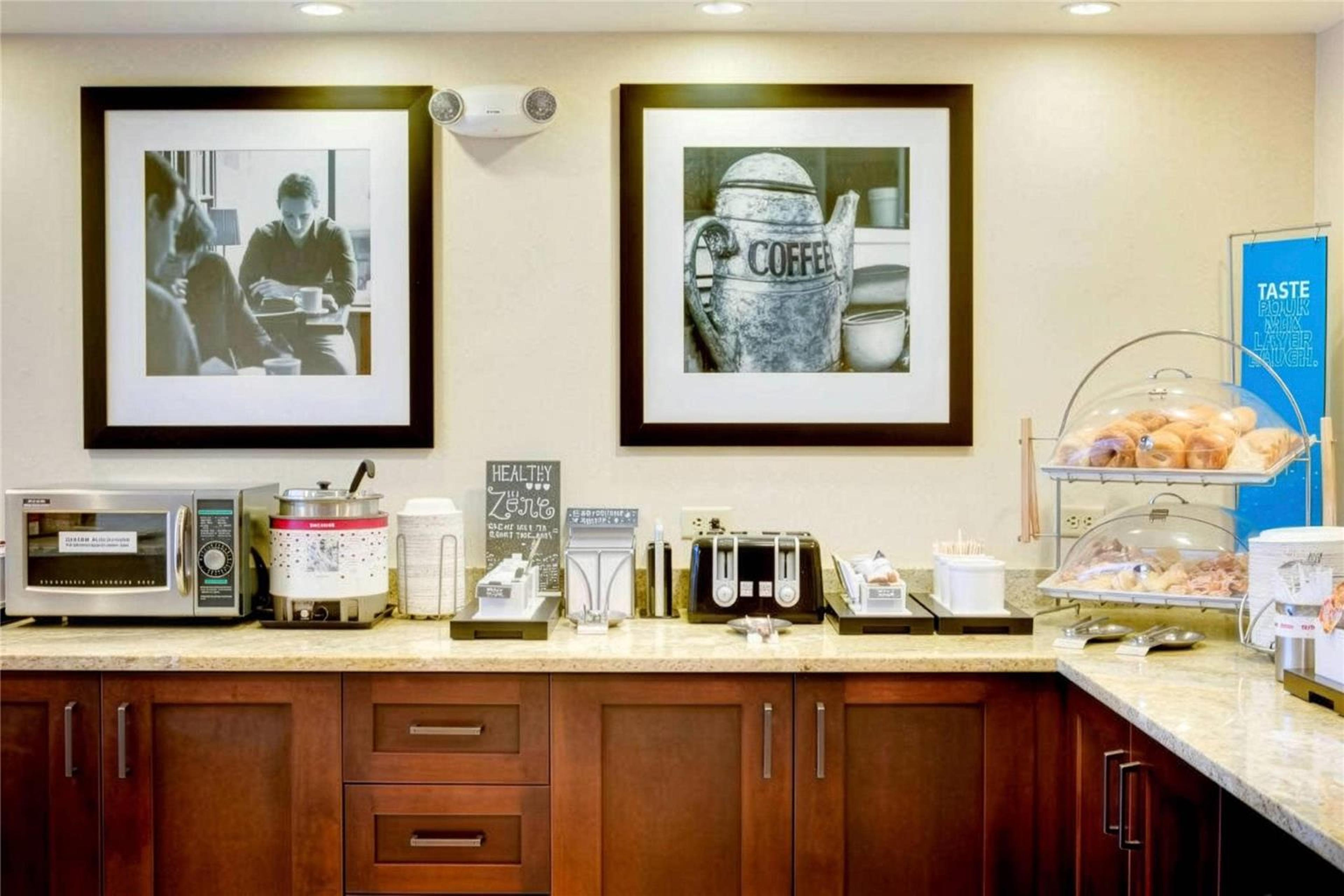 PITTSBURGH AIRPORT INN AND SUITES