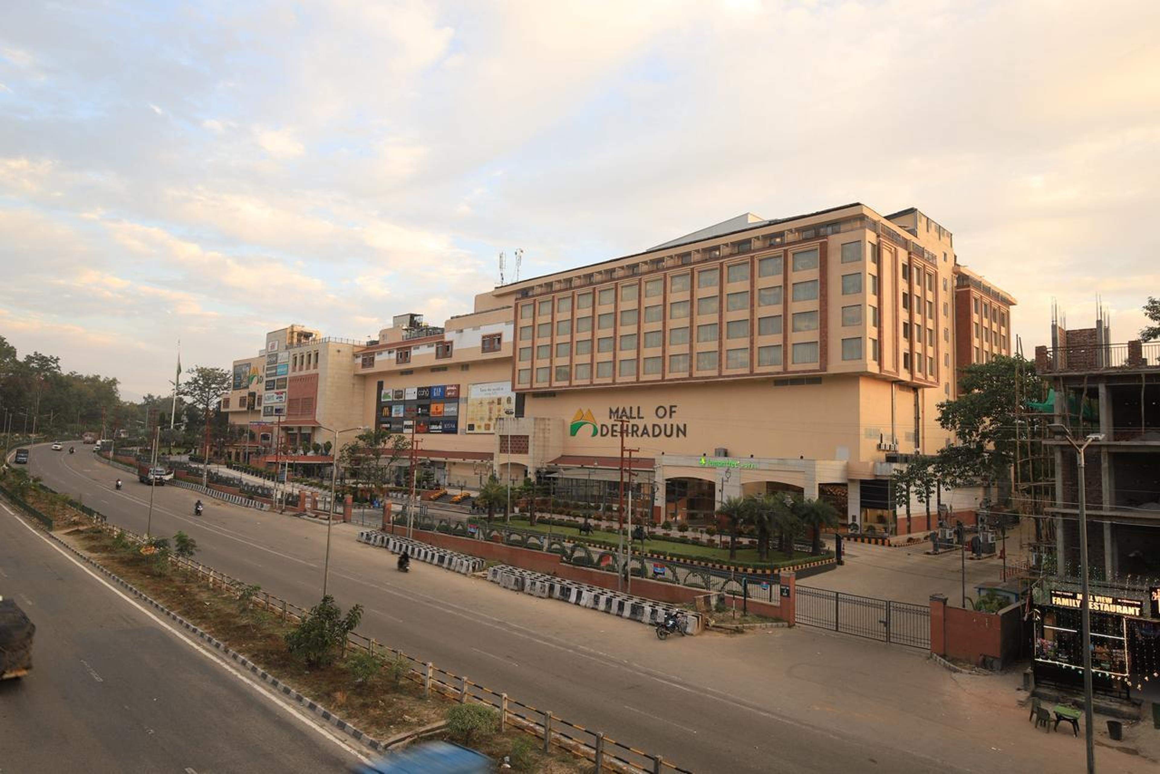 LEMON TREE HOTEL MALL OF DEHRADUN