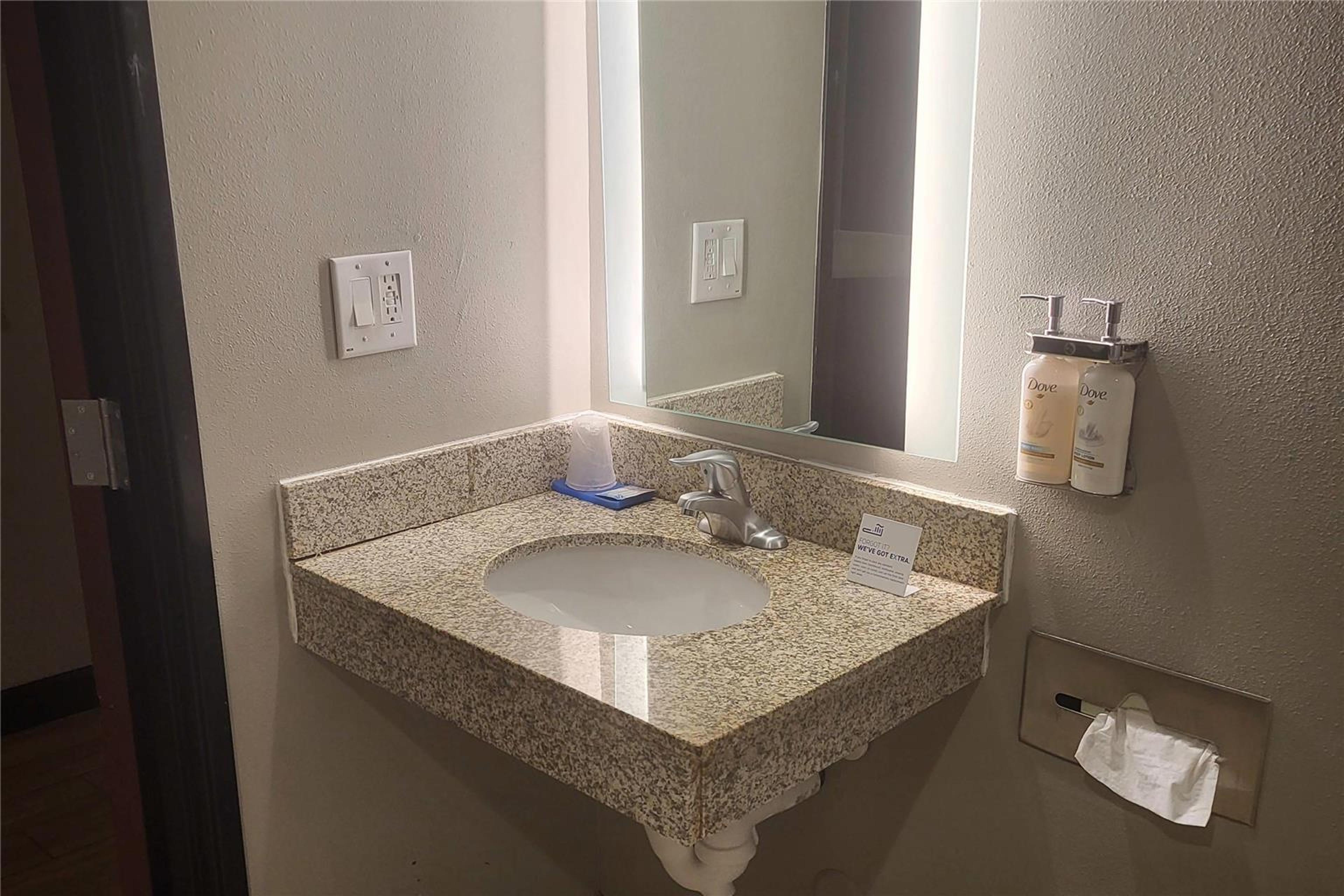 COMFORT INN AND SUITES MIAMI - ROUT