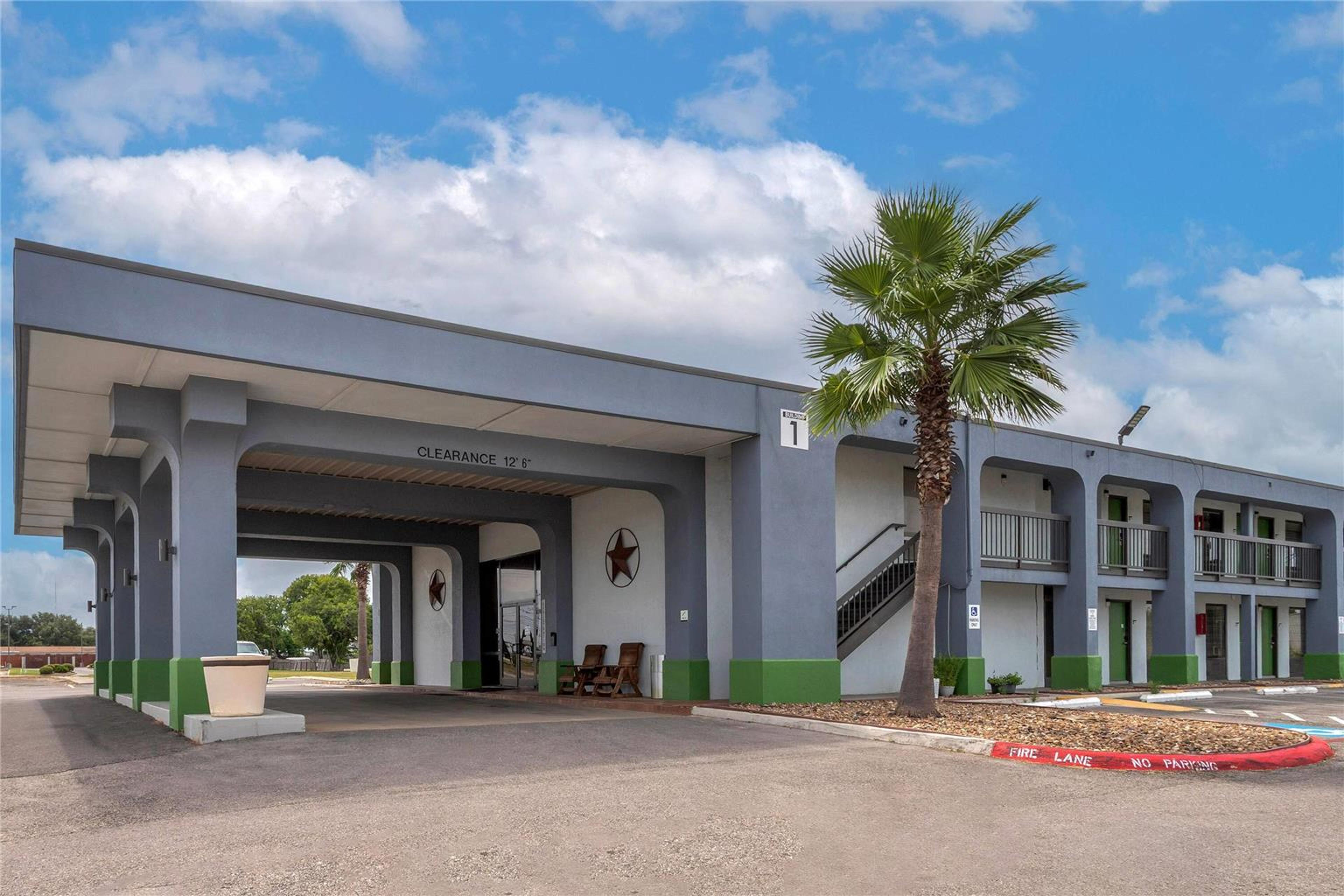 DAYS INN VICTORIA TX EAST
