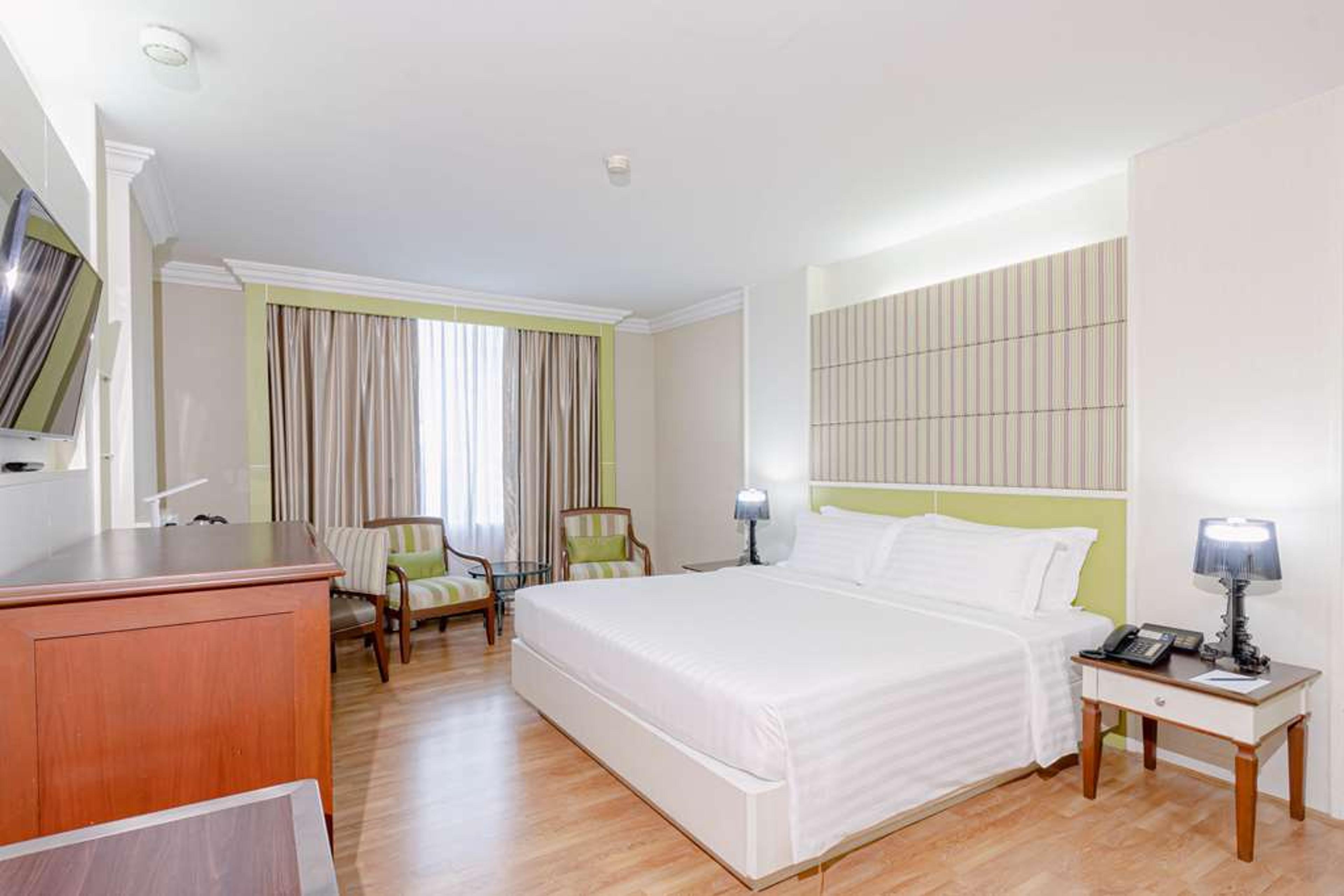 Golden Tulip Sovereign Hotel Bangkok on Rama 9 Road