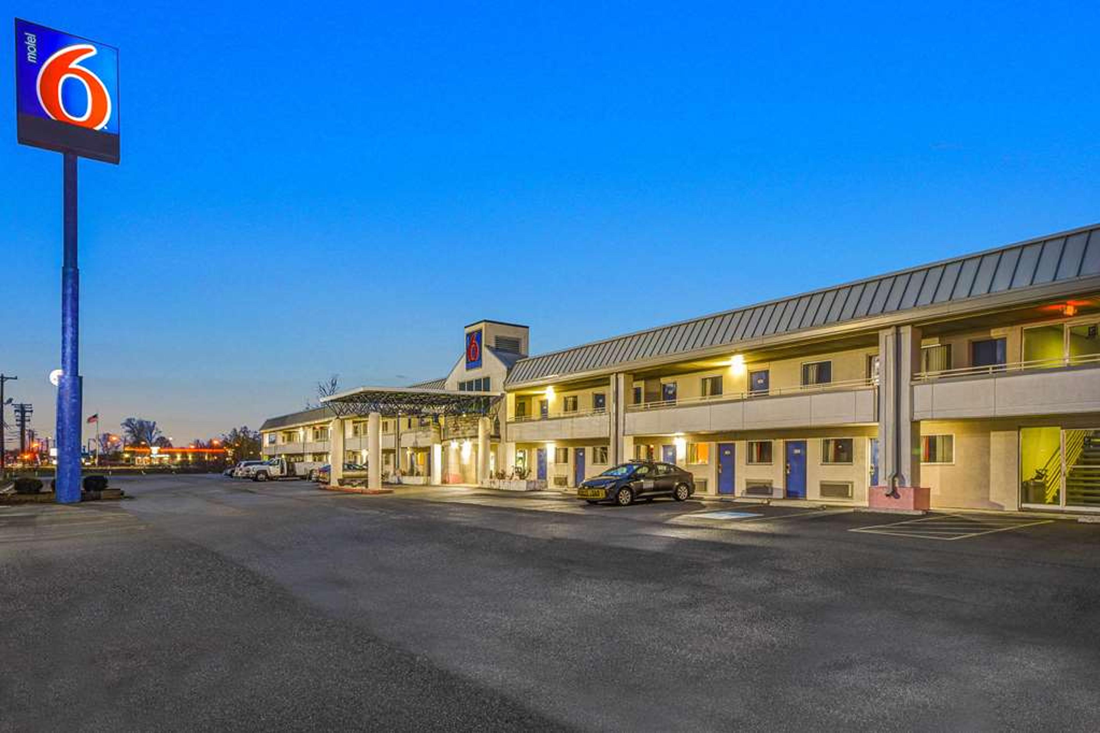 MOTEL 6 CLEVELAND-N. RIDGEVILLE