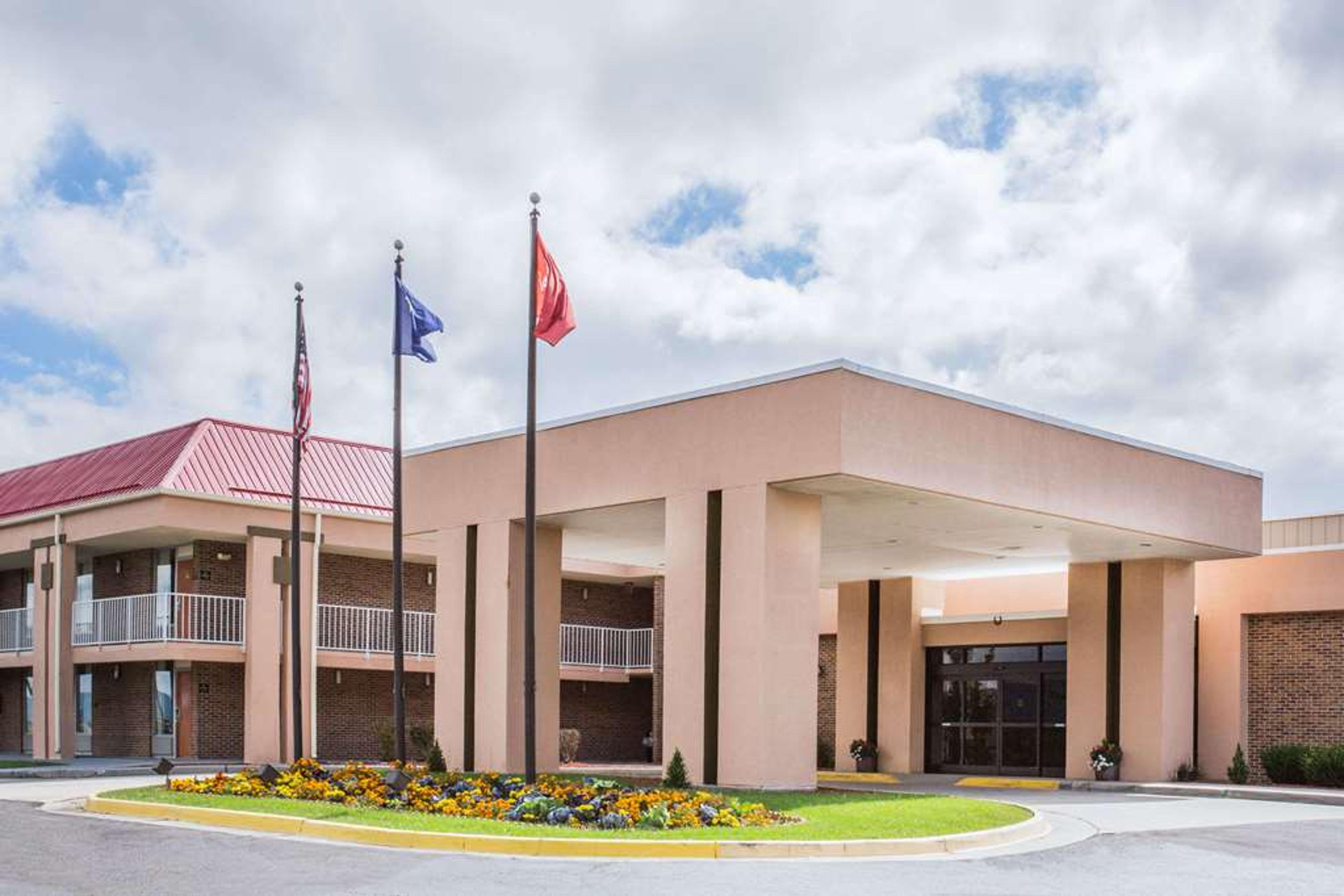 RAMADA BY WYNDHAM WYTHEVILLE