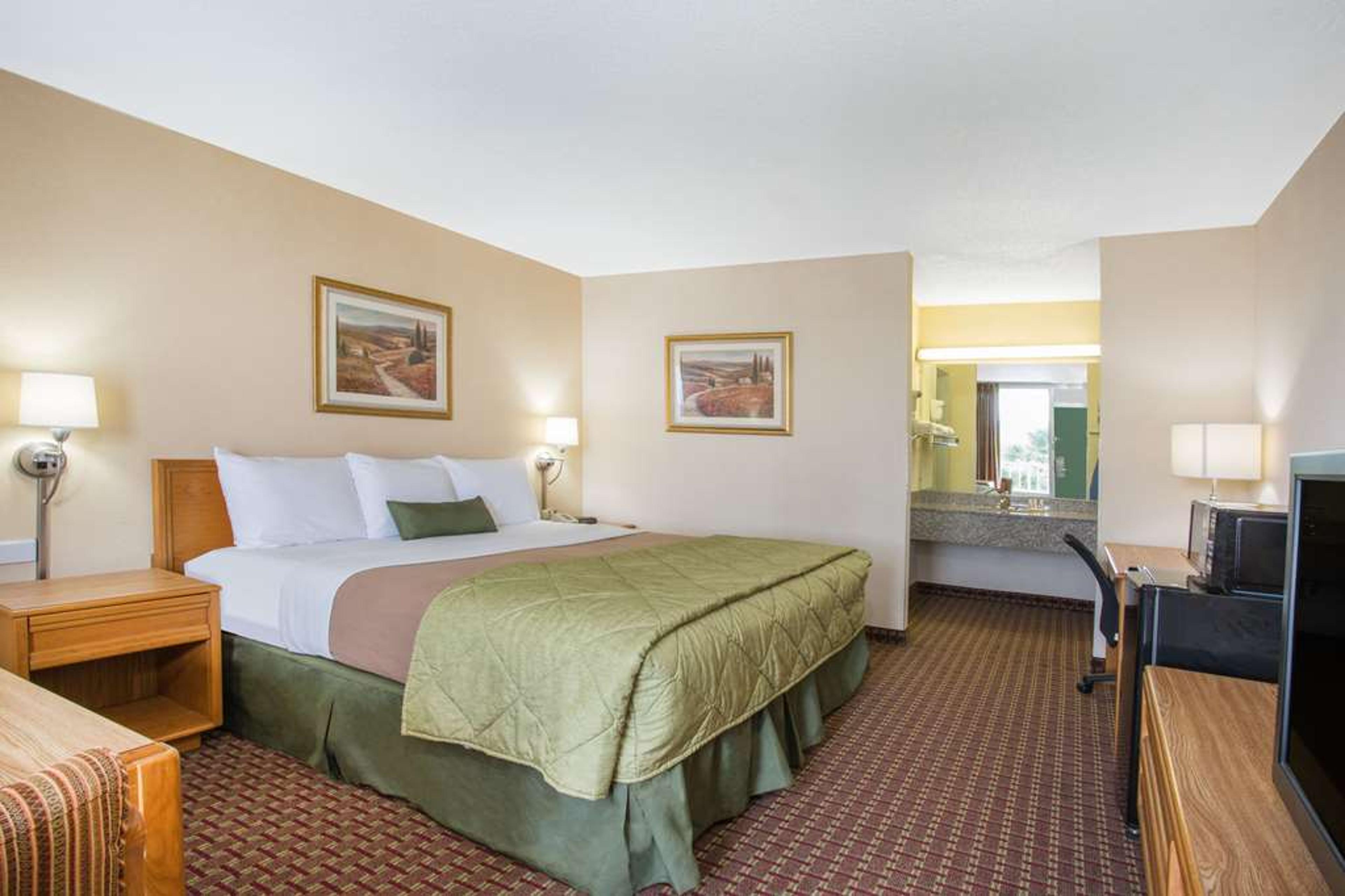 RAMADA BY WYNDHAM WYTHEVILLE