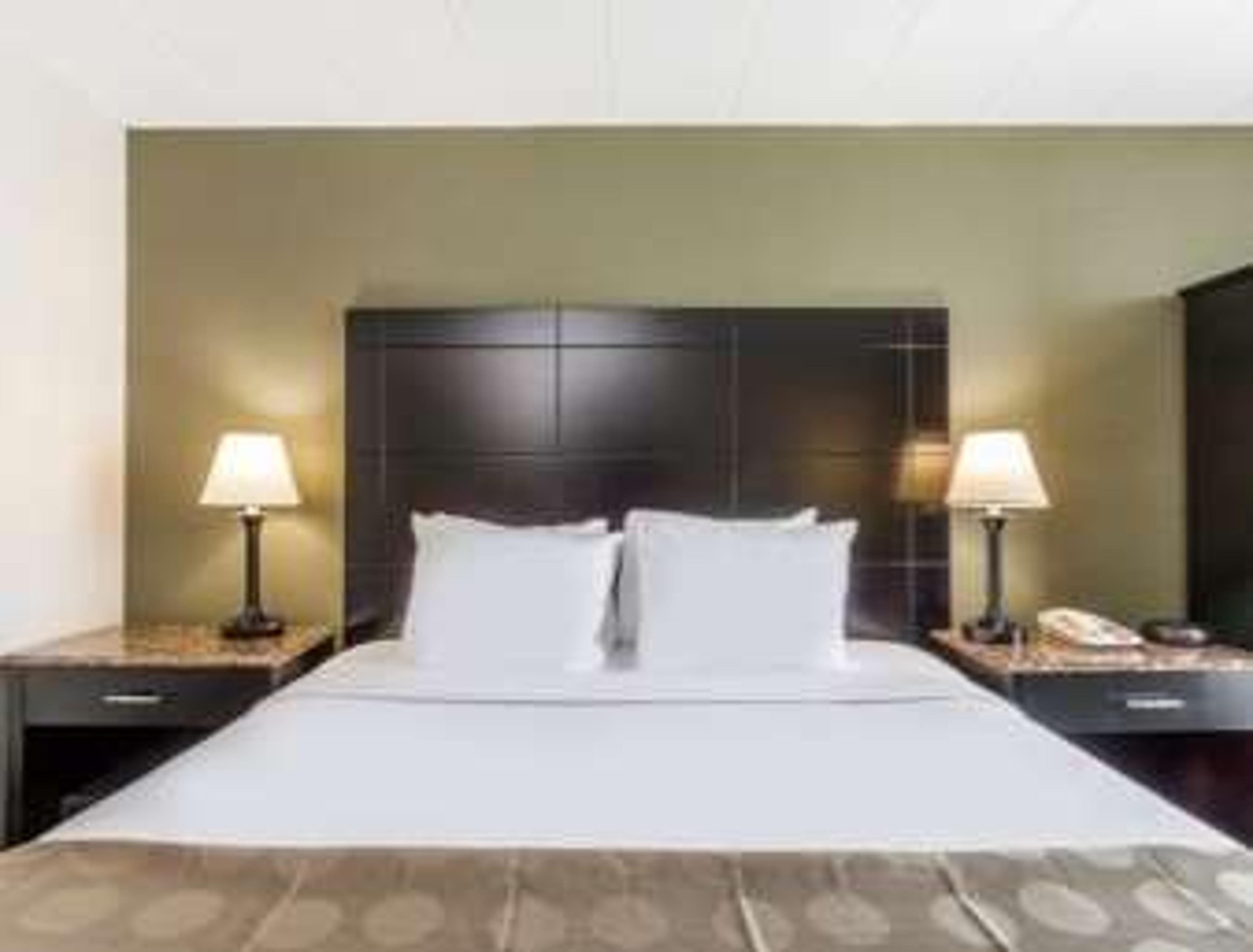 RAMADA BY WYNDHAM, NEWBURGH/WEST PO