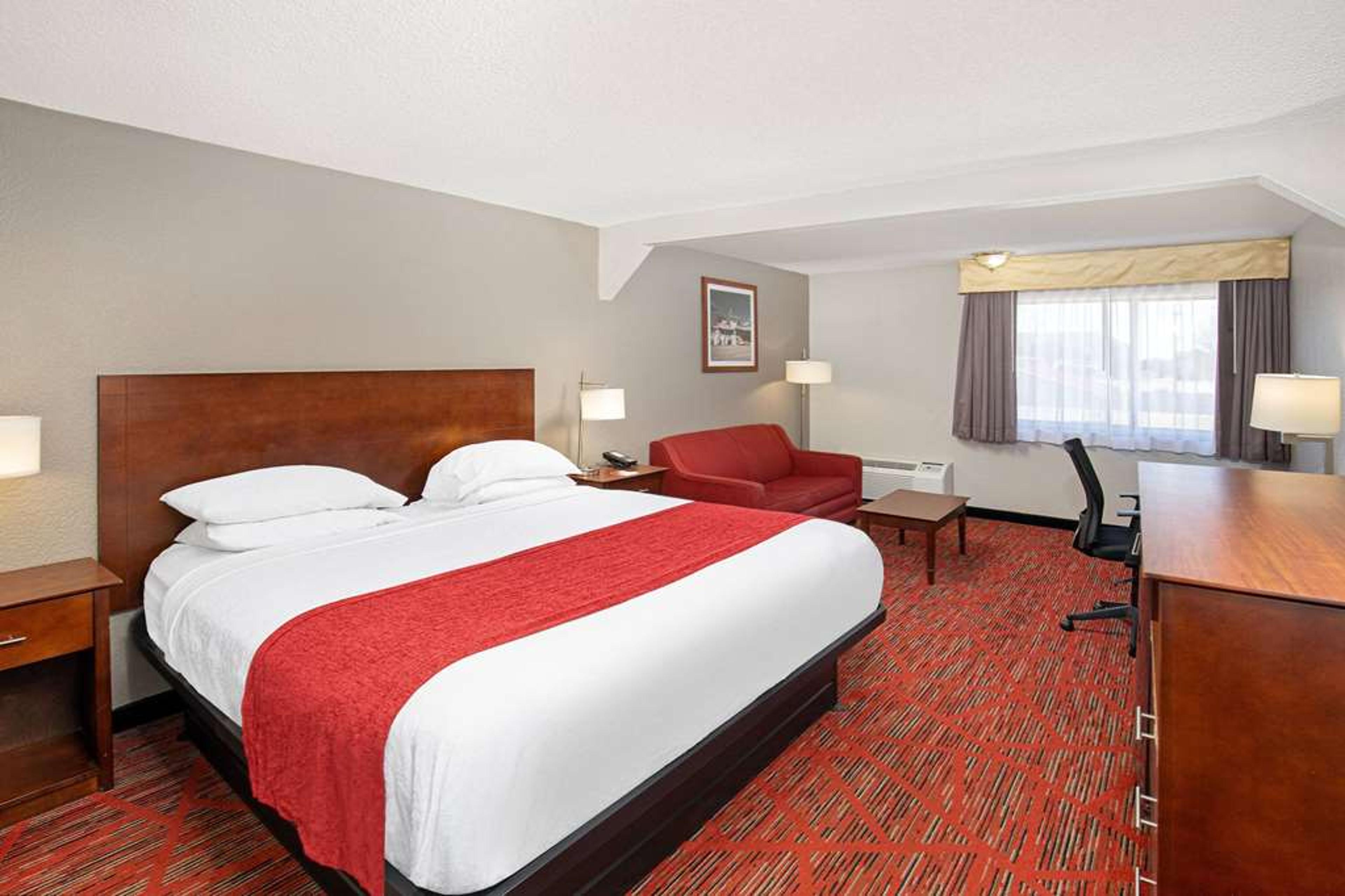 RAMADA BY WYNDHAM BOWLING GREEN