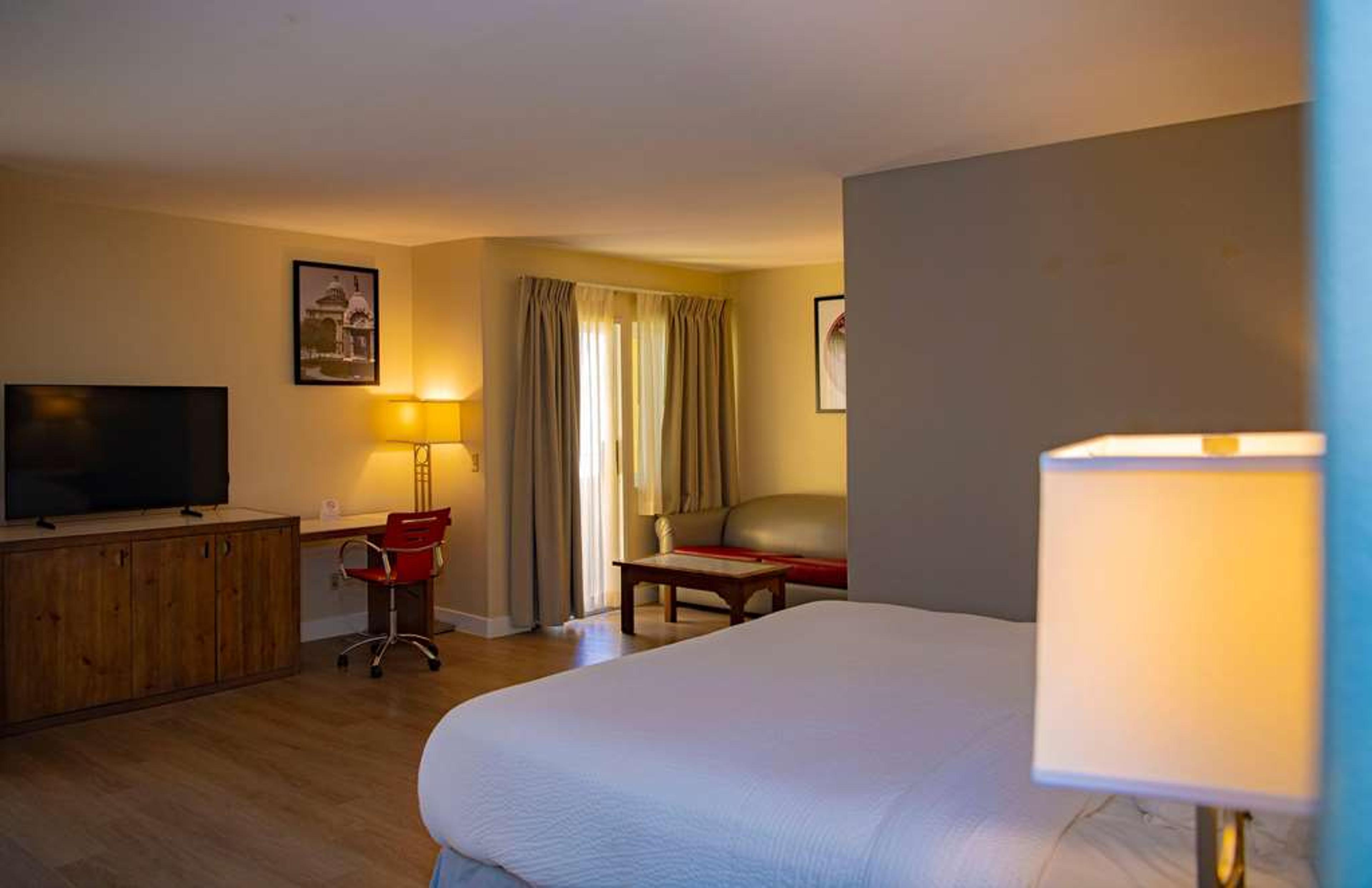 RAMADA PLAZA BY WYNDHAM, GARDEN GRO