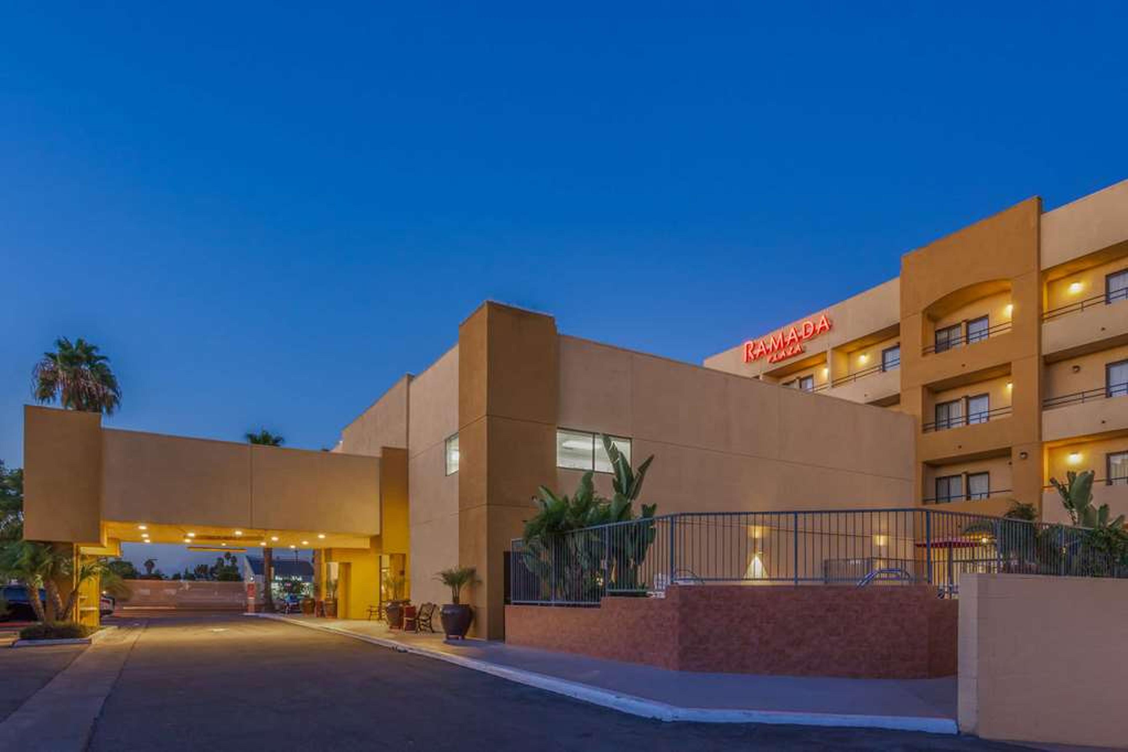 RAMADA PLAZA BY WYNDHAM, GARDEN GRO