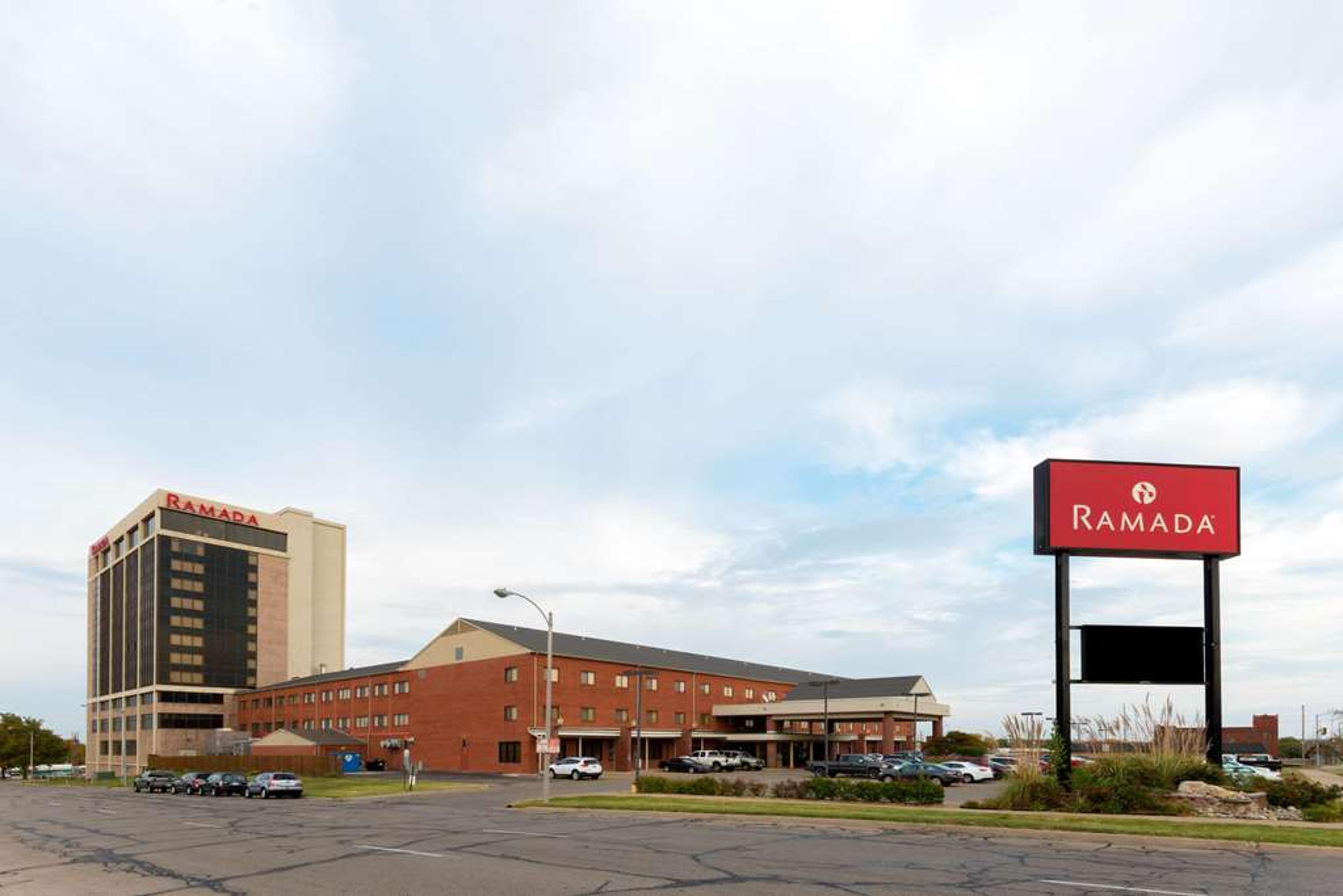 RAMADA TOPEKA DOWNTOWN HOTEL AND CO