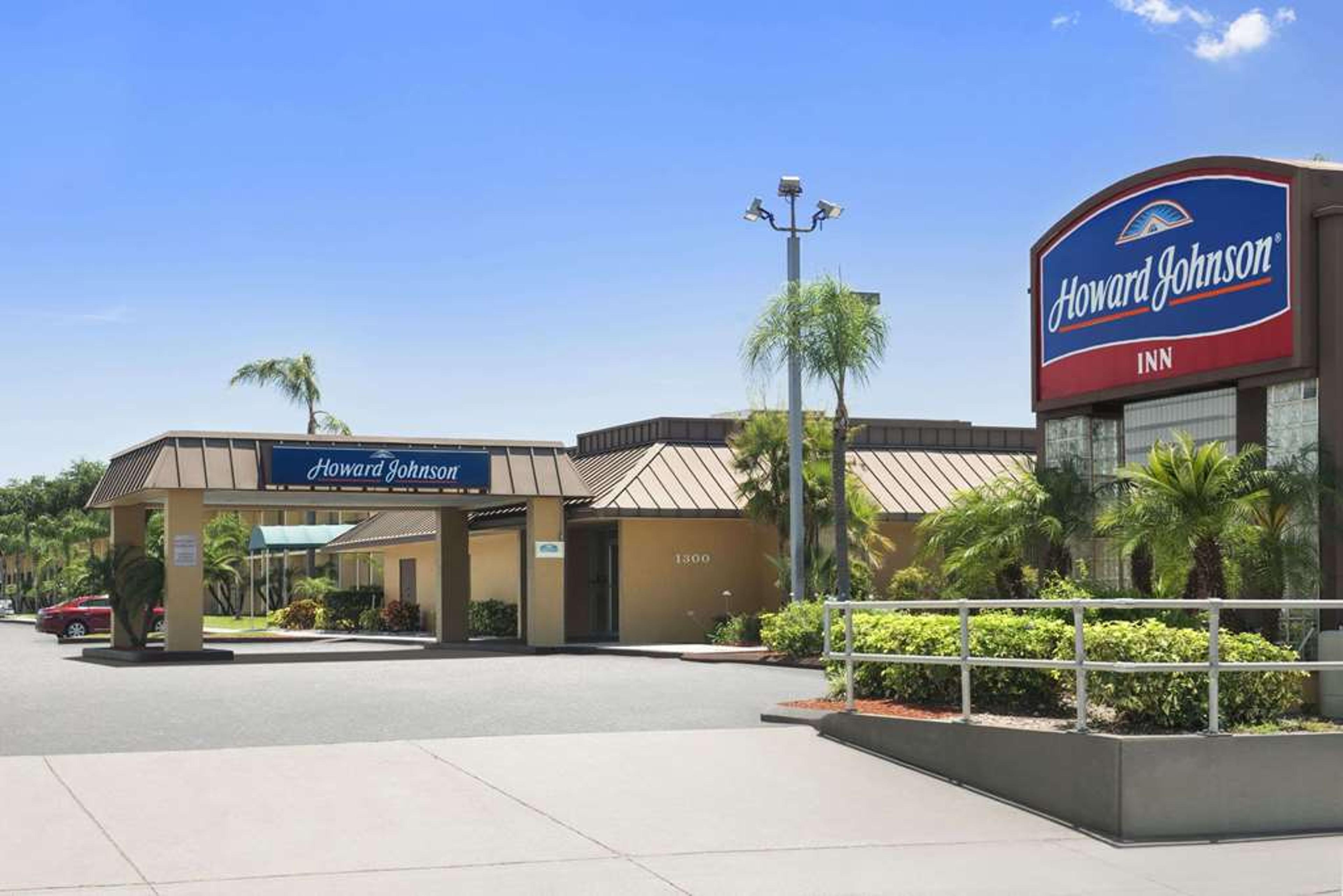 HOWARD JOHNSON BY WYNDHAM, WINTER H