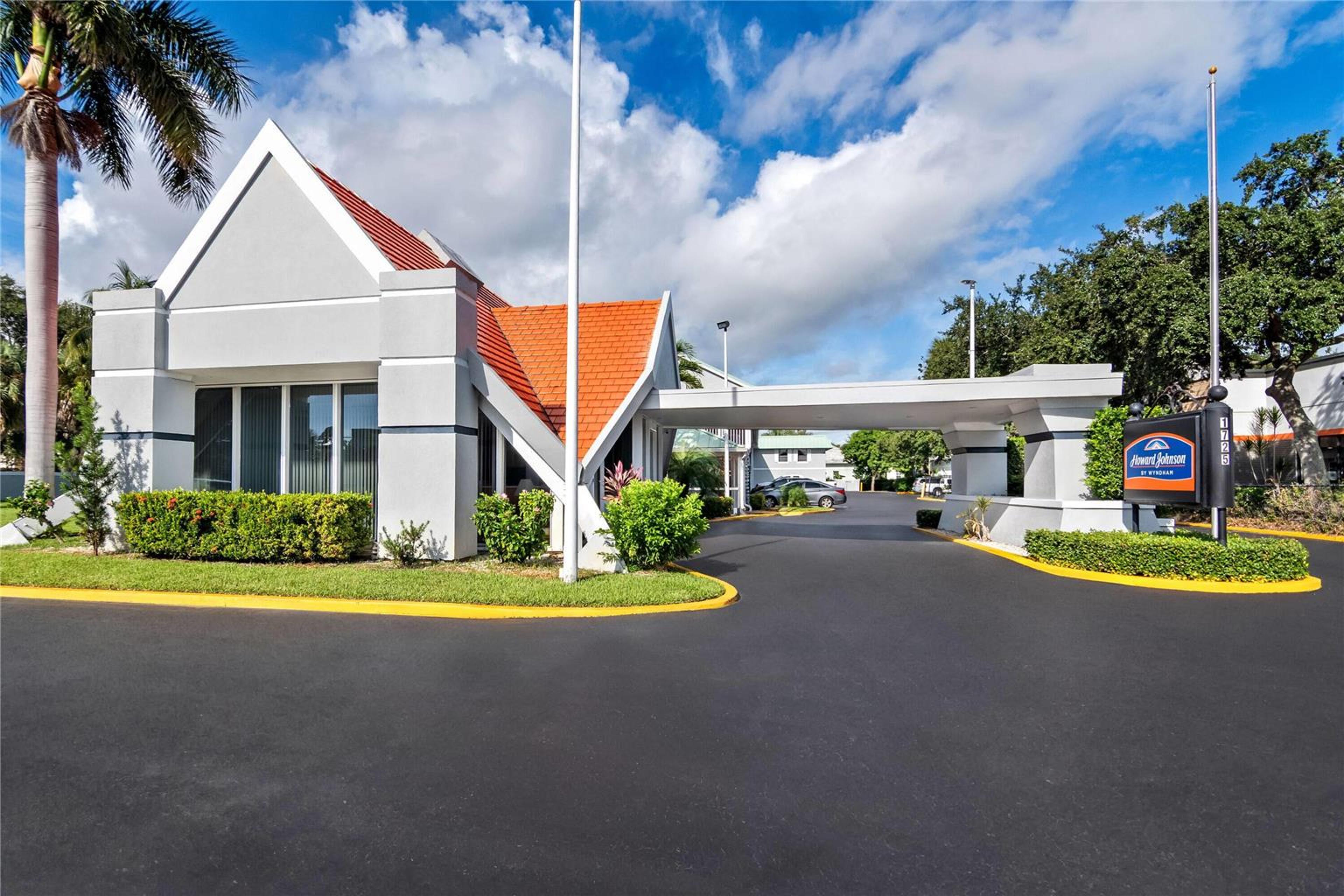 HOWARD JOHNSON BY WYNDHAM VERO BEAC