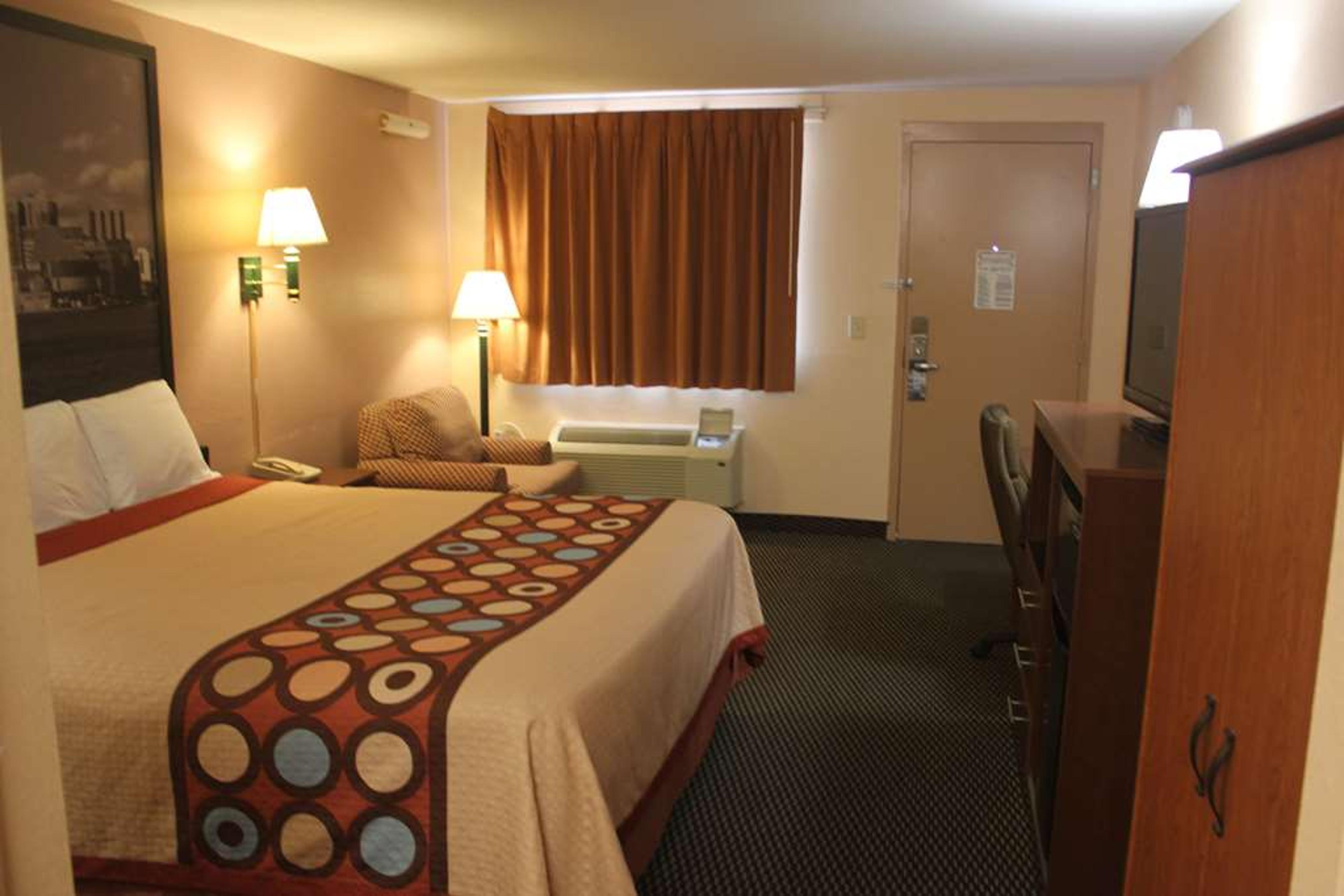SUPER 8 BY WYNDHAM LAUREL