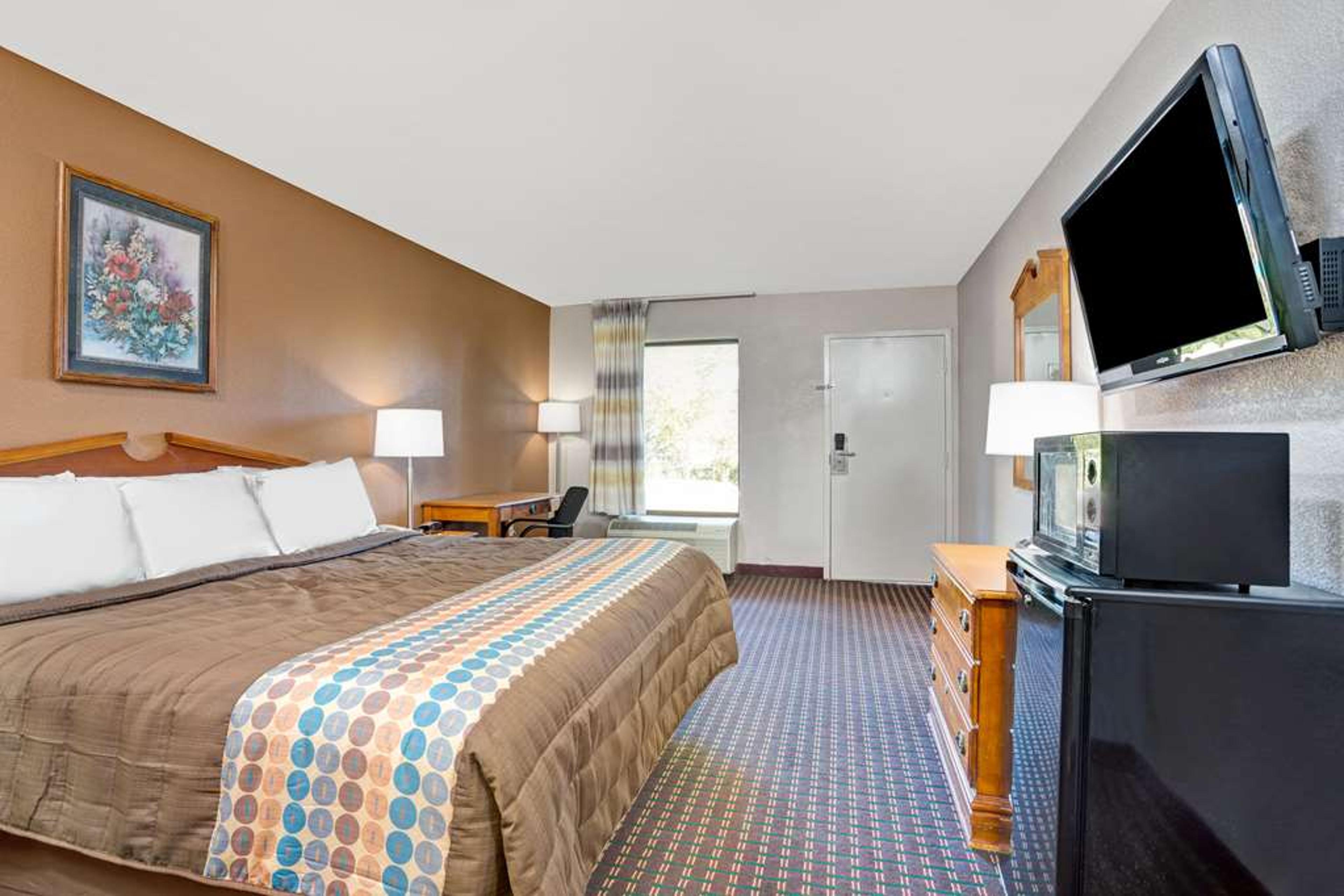DAYS INN BY WYNDHAM HERNANDO