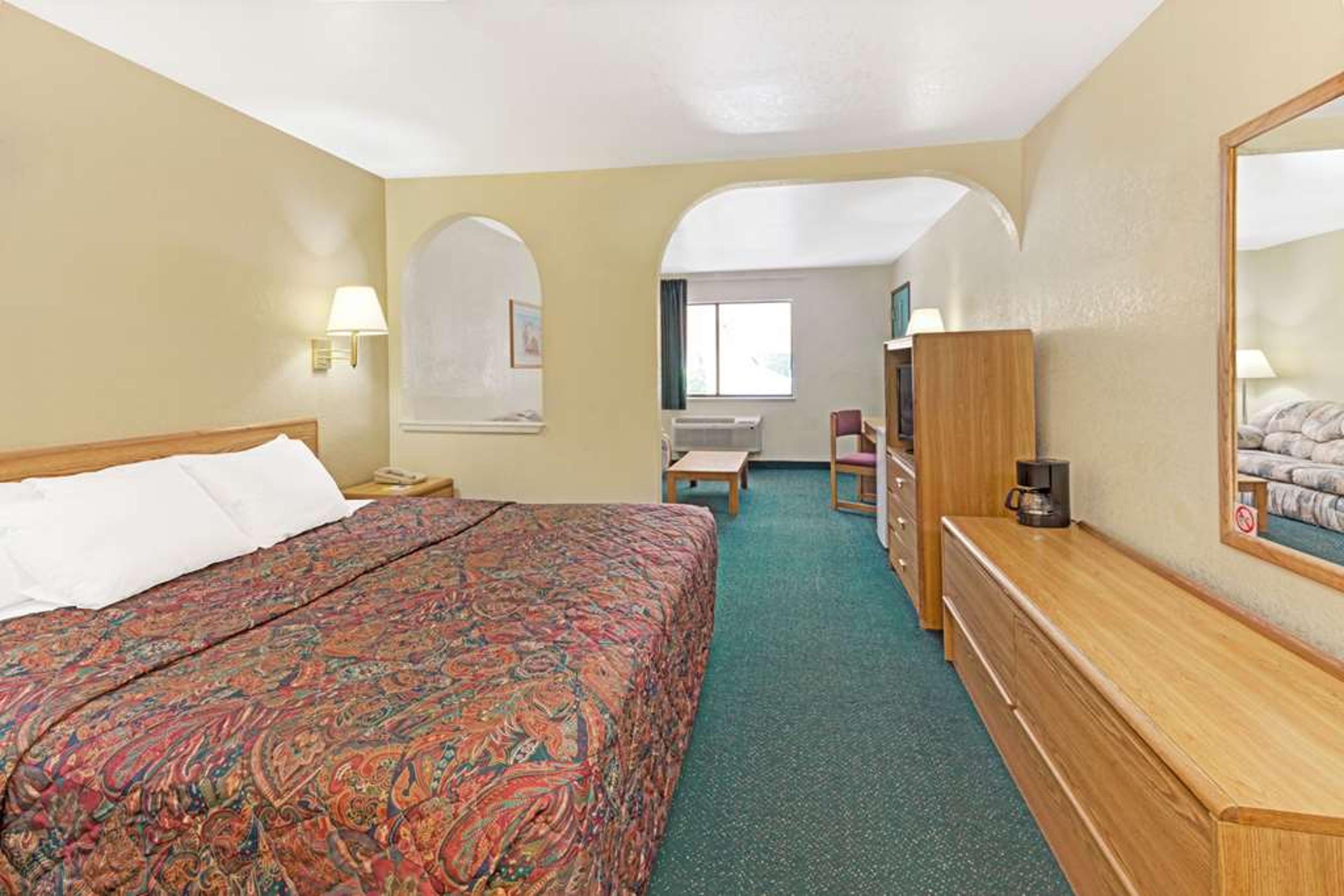 DAYS INN BY WYNDHAM ESPANOLA