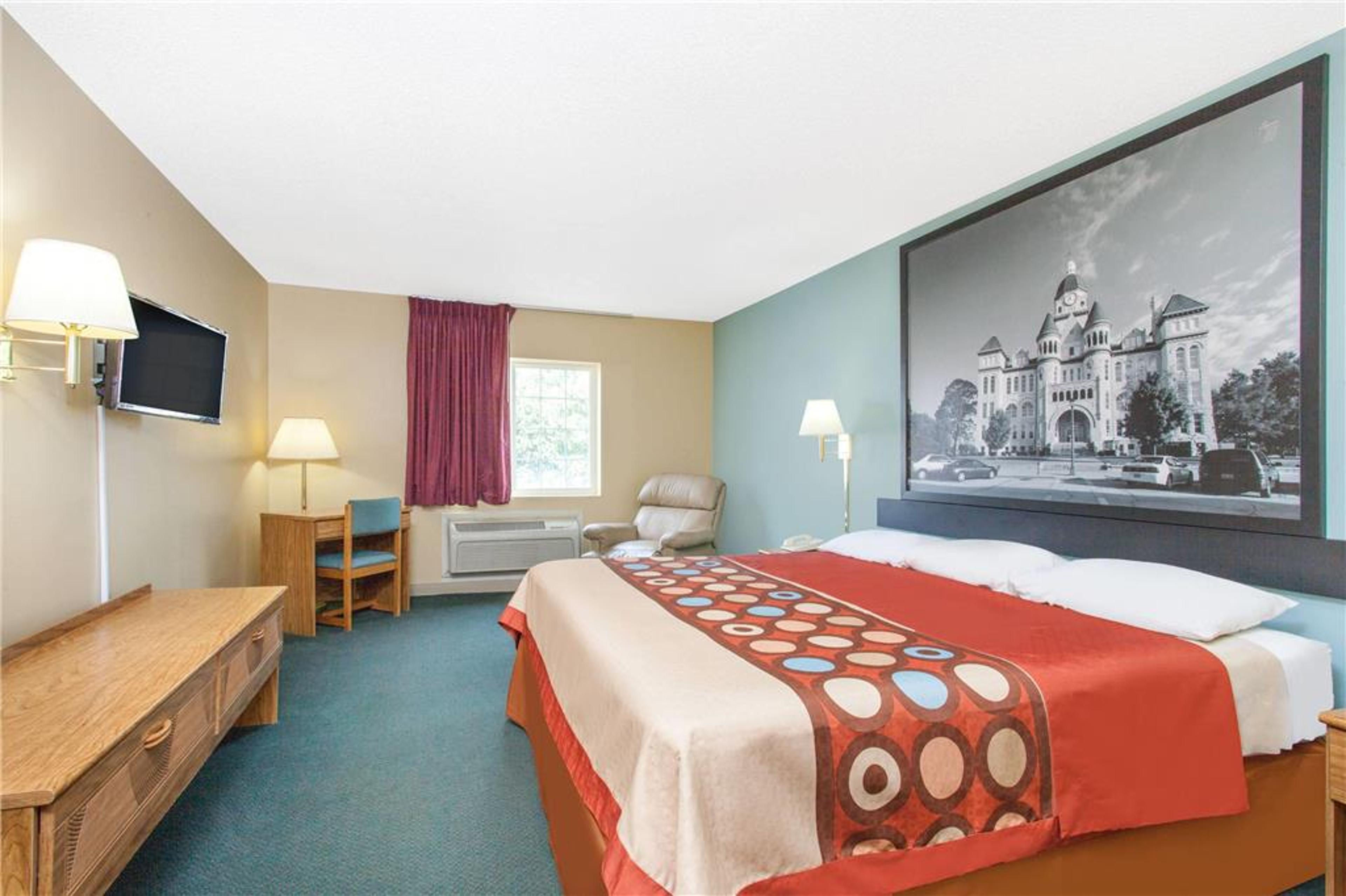 SUPER 8 BY WYNDHAM CARTHAGE