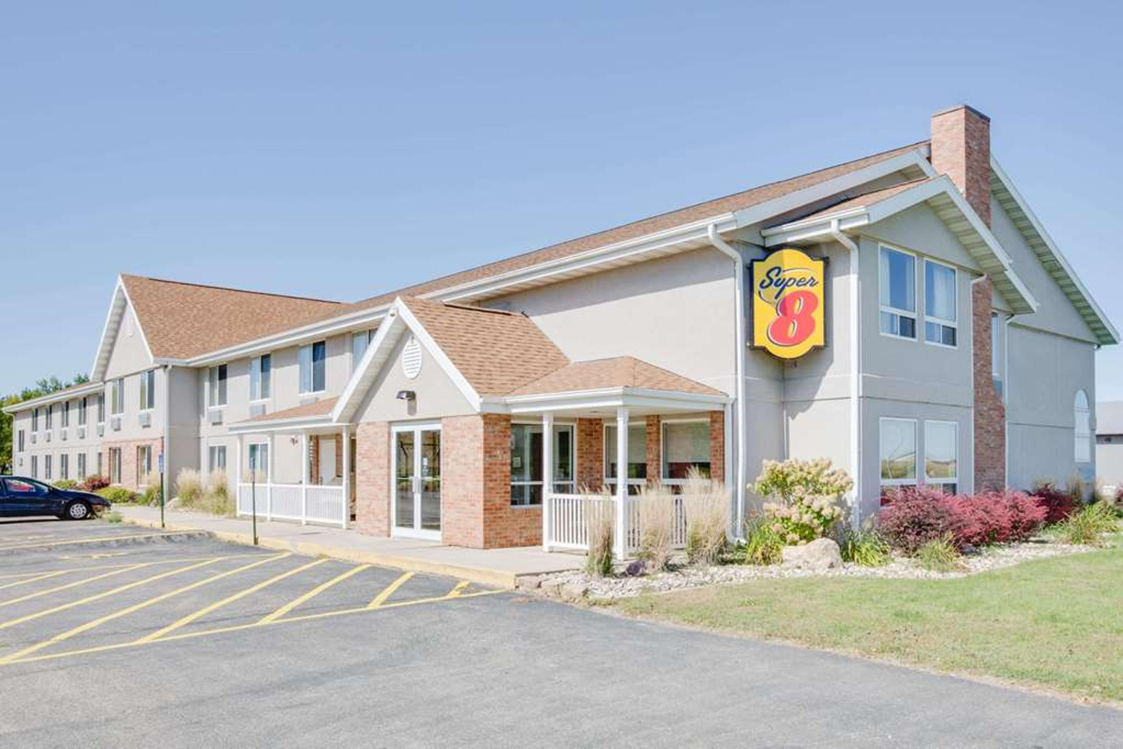 SUPER 8 BY WYNDHAM JACKSON MN