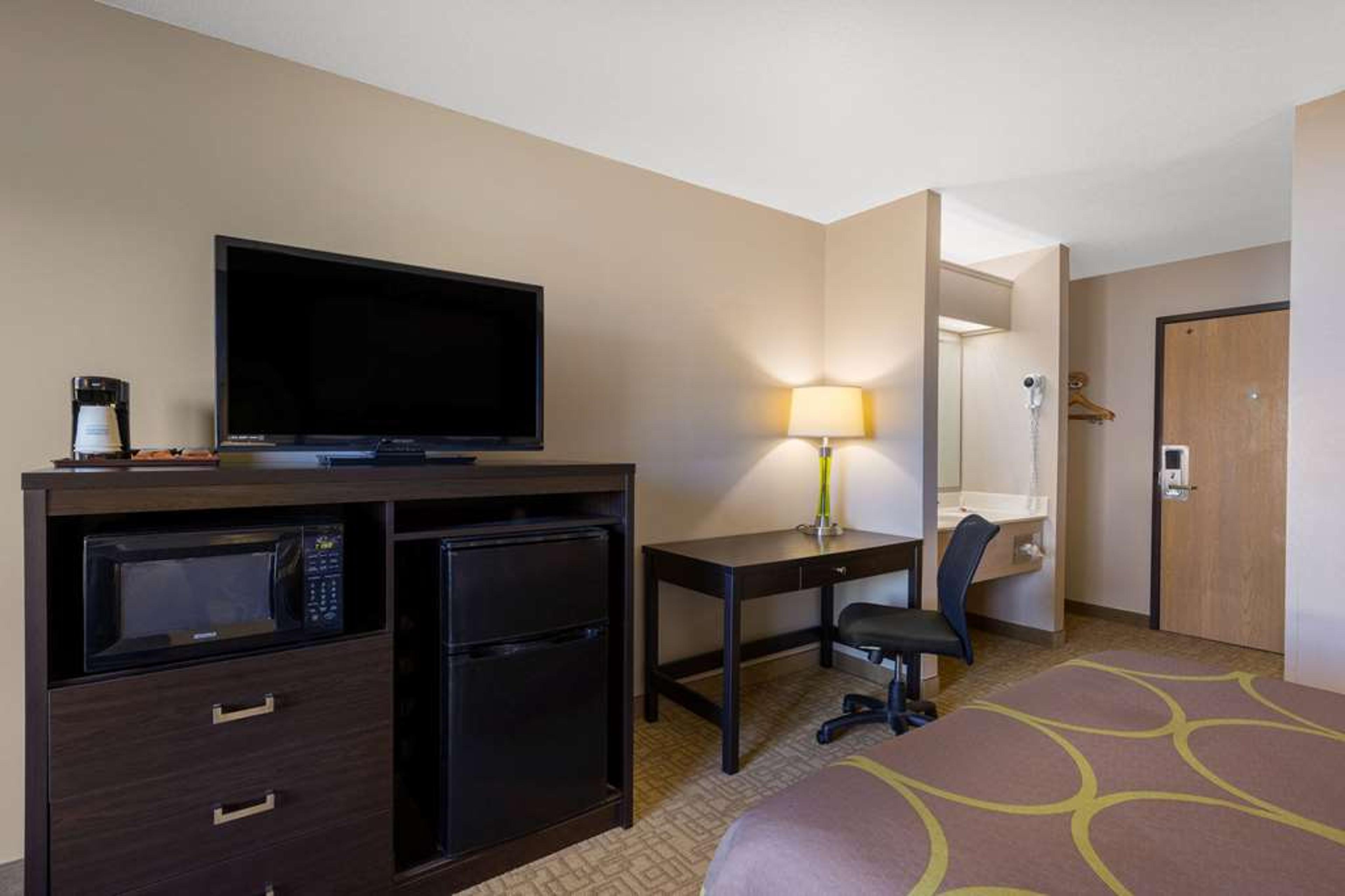SUPER 8 BY WYNDHAM JACKSON MN