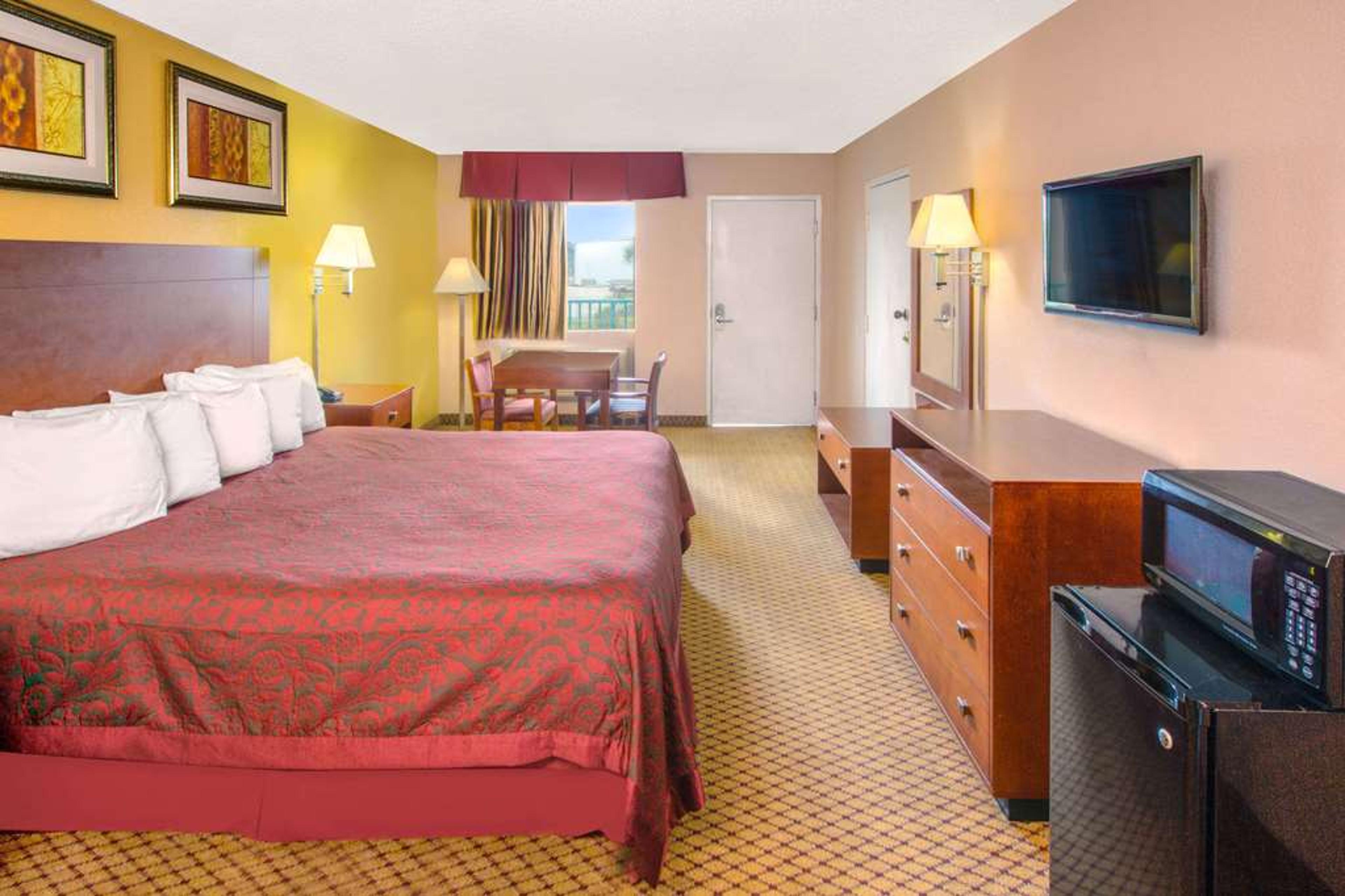 DAYS INN BY WYNDHAM GULFPORT