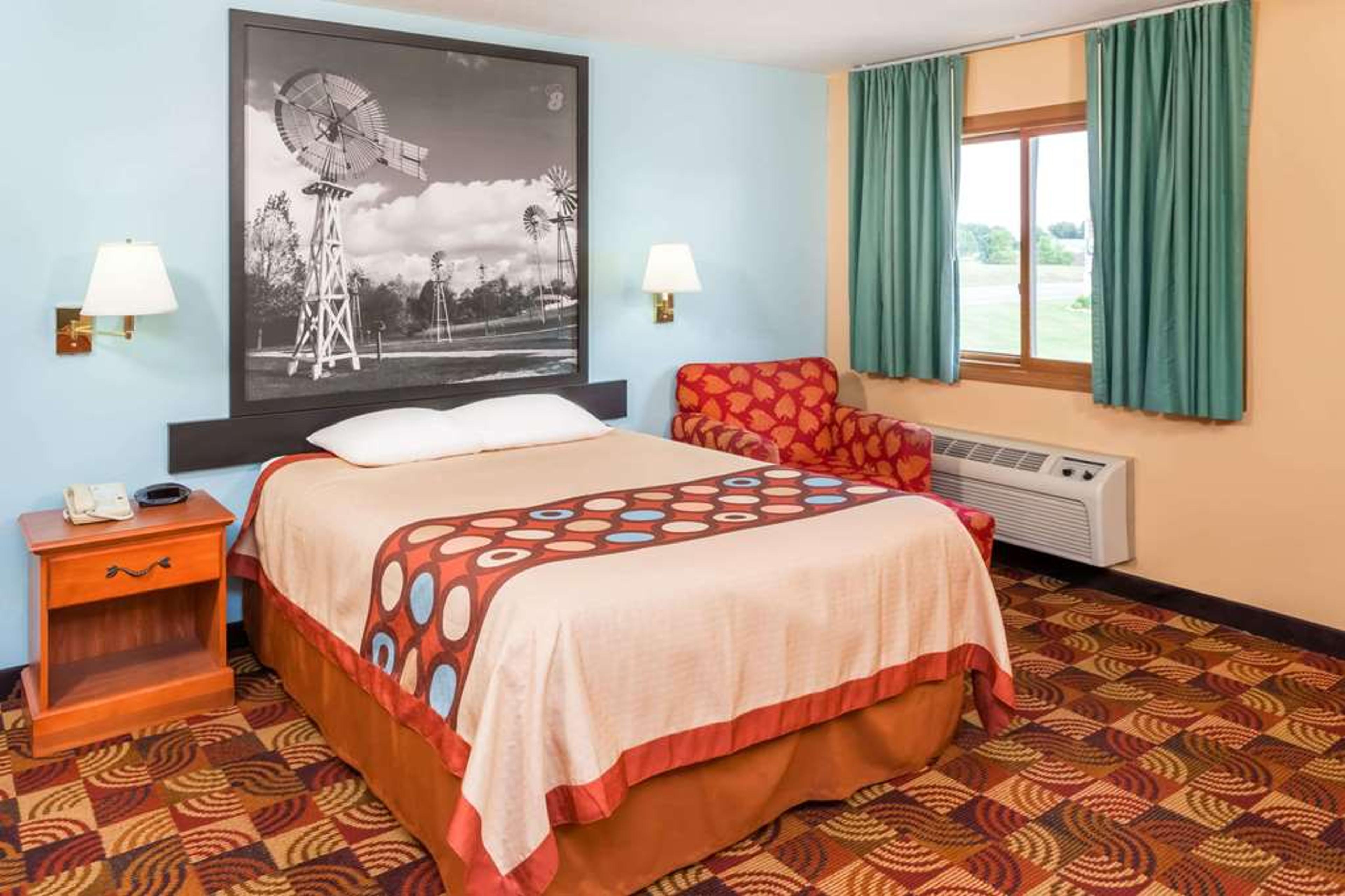 SUPER 8 BY WYNDHAM SHIPSHEWANA