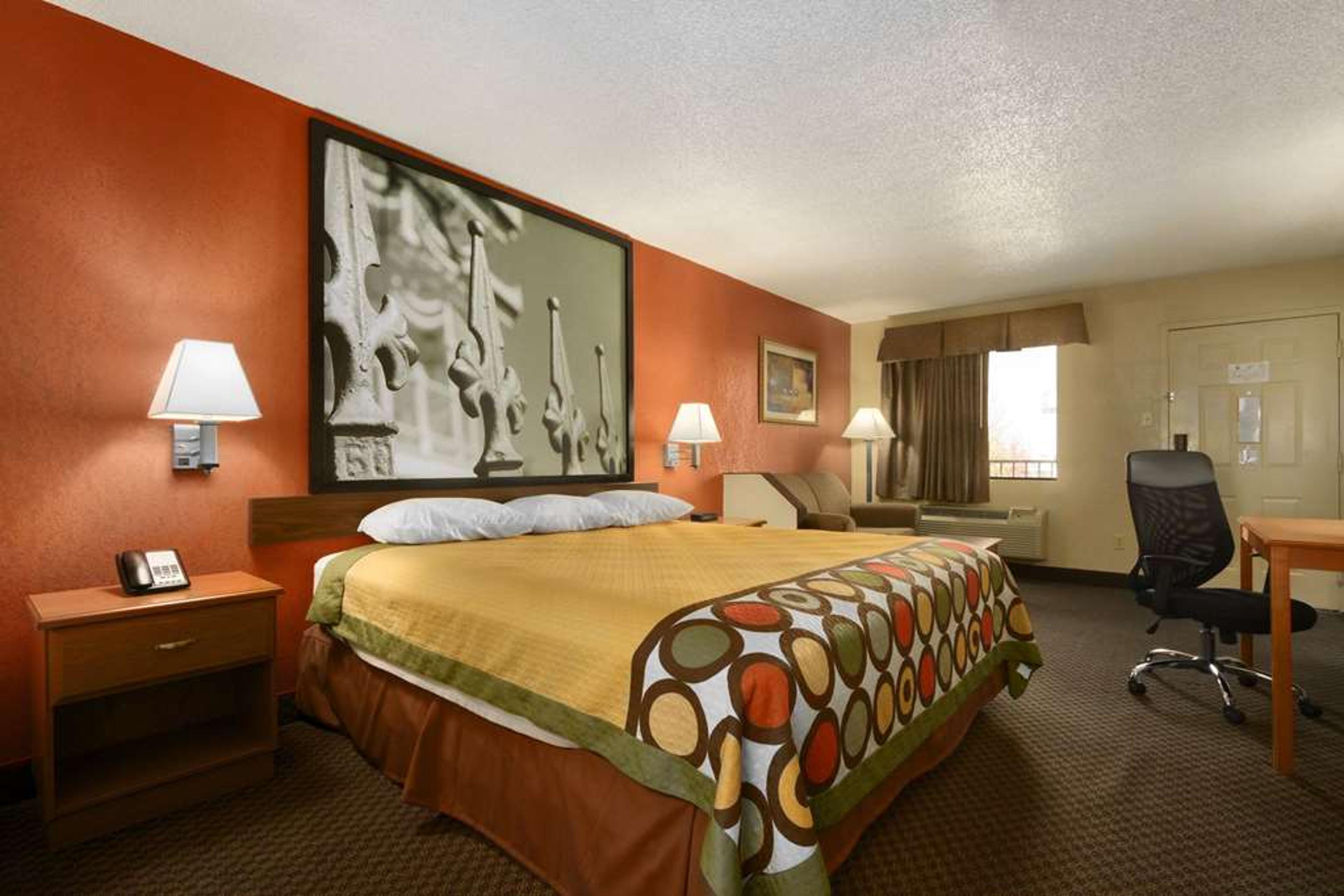 SUPER 8 BY WYNDHAM MONROE