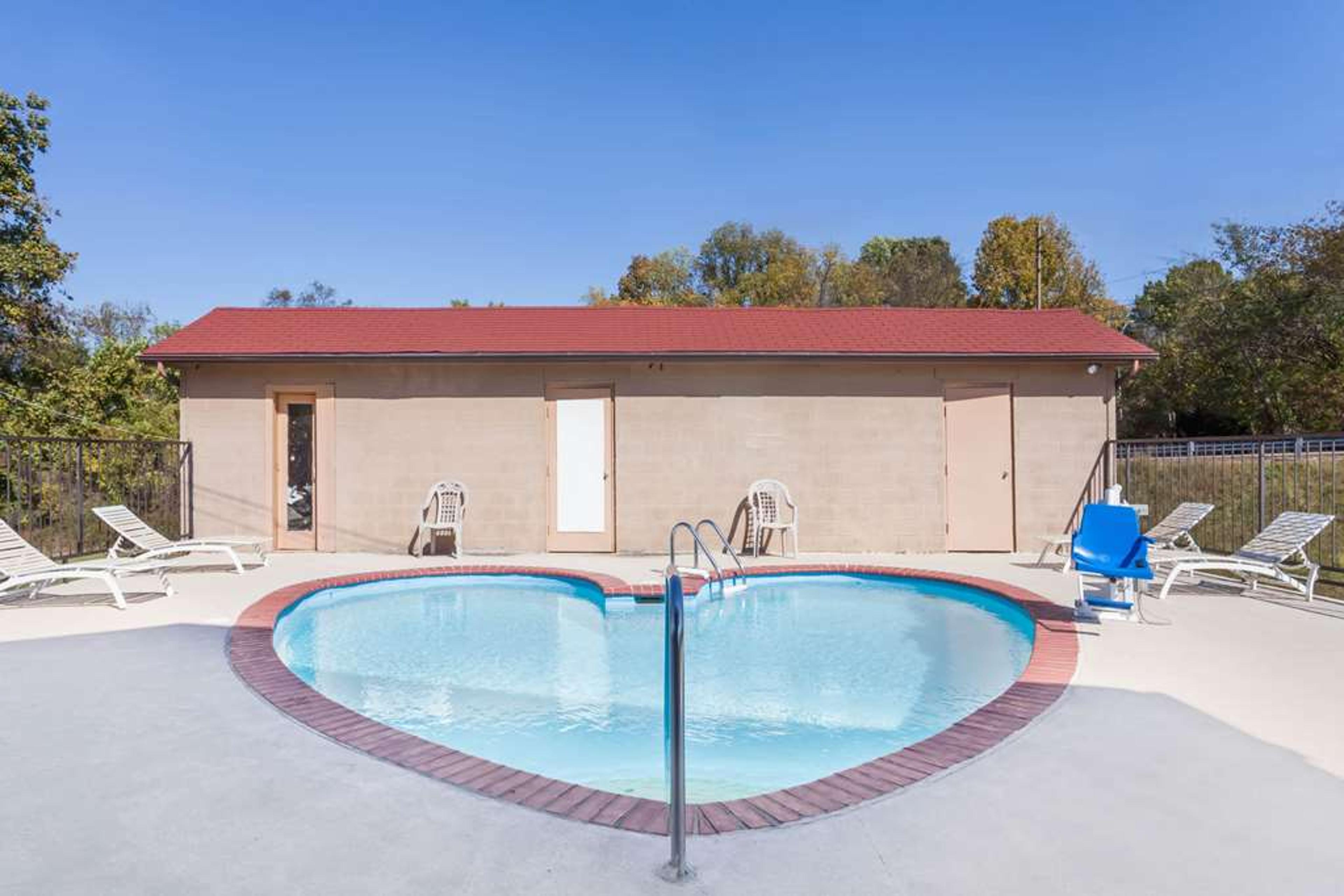 TRAVELODGE BY WYNDHAM CLARKSVILLE