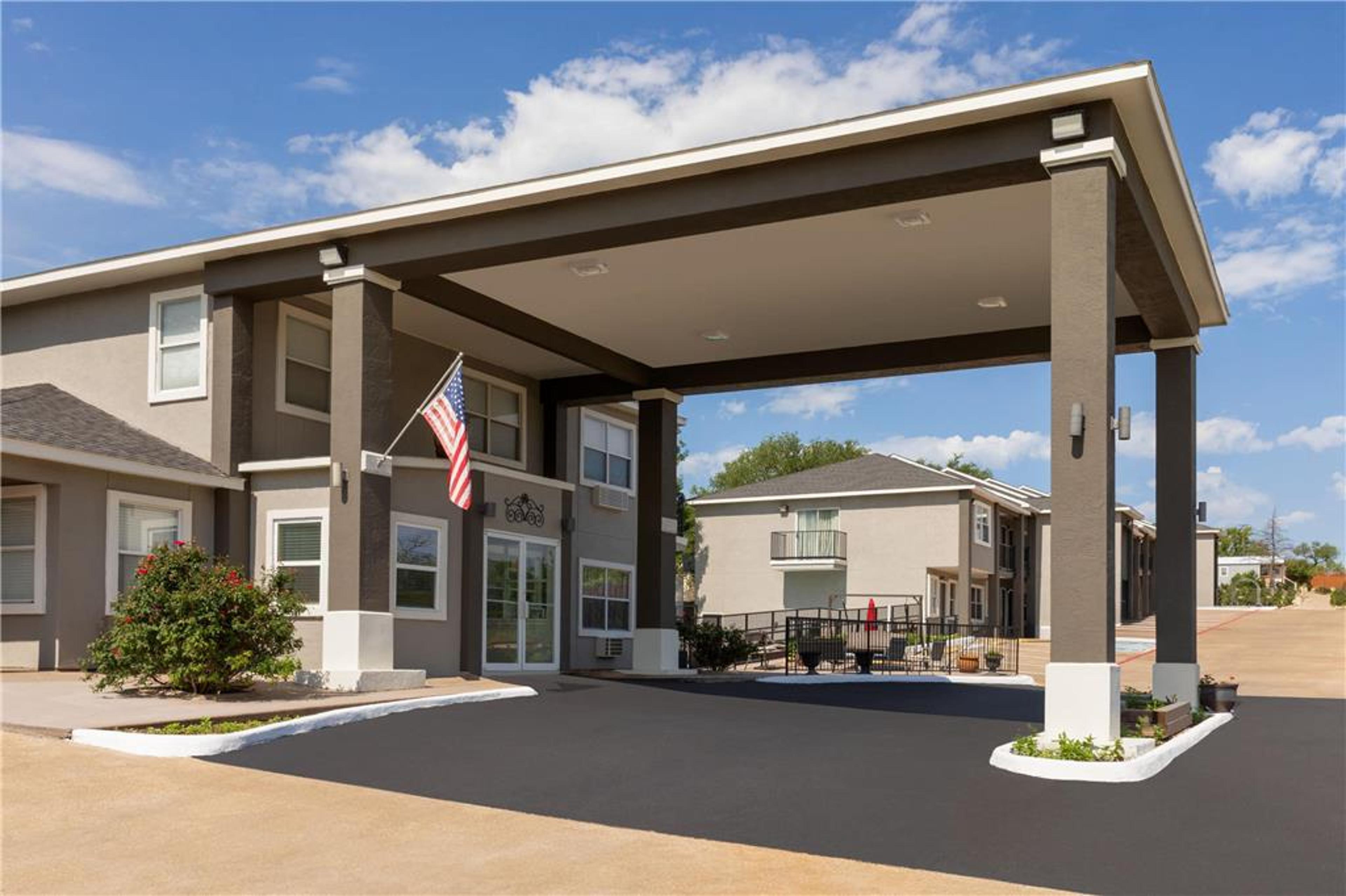 DAYS INN BY WYNDHAM SUITES FREDERIC