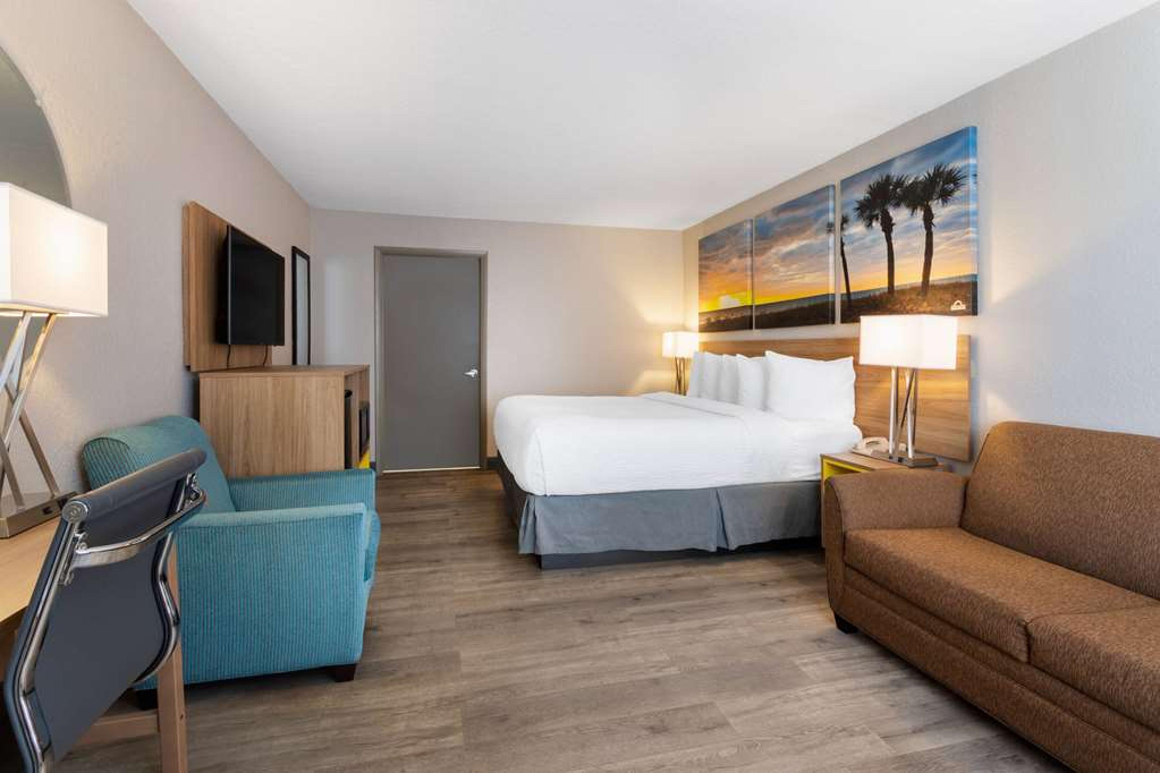 DAYS INN BY WYNDHAM TITUSVILLE KENN
