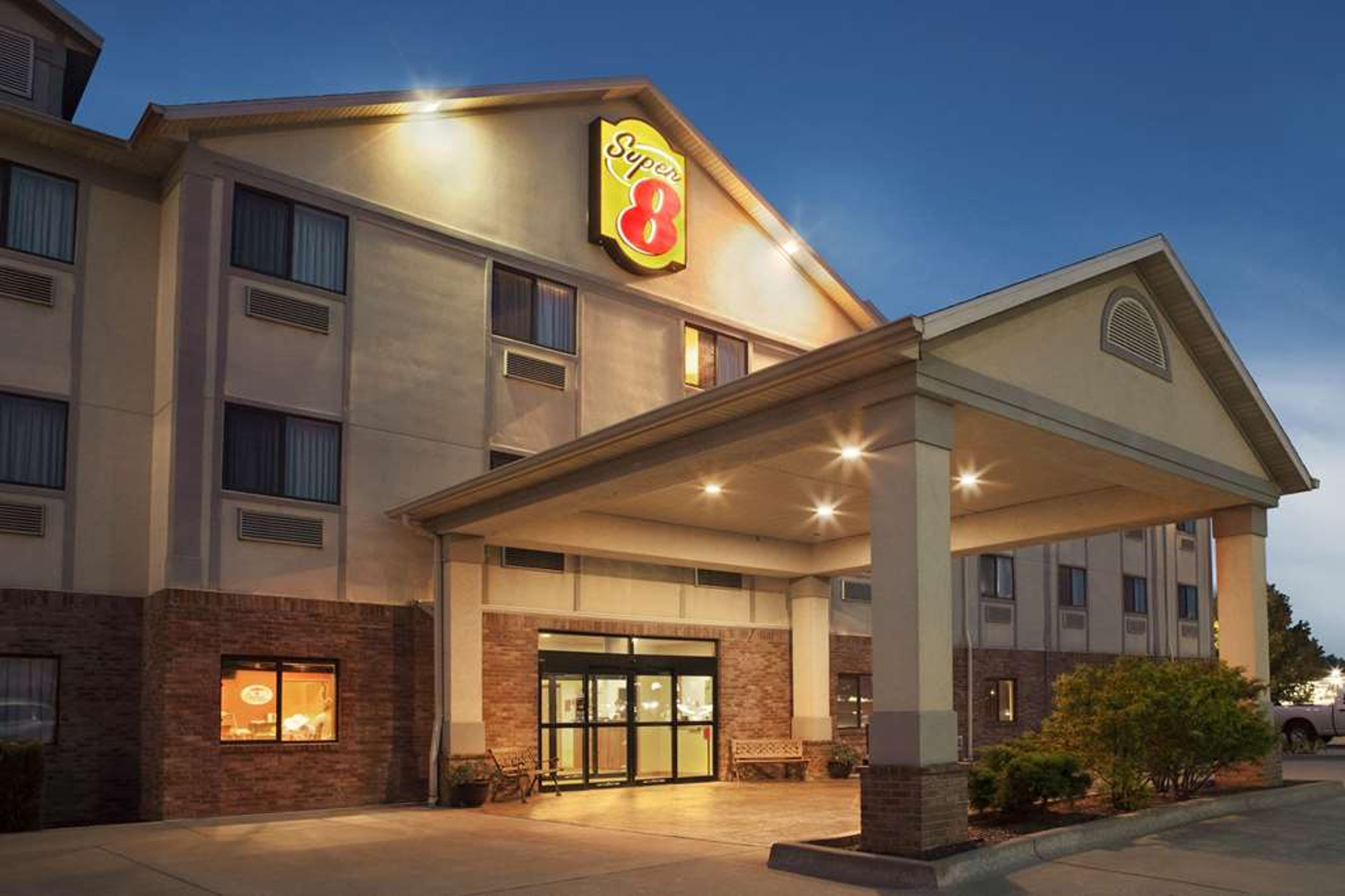 SUPER 8 BY WYNDHAM PERRYVILLE