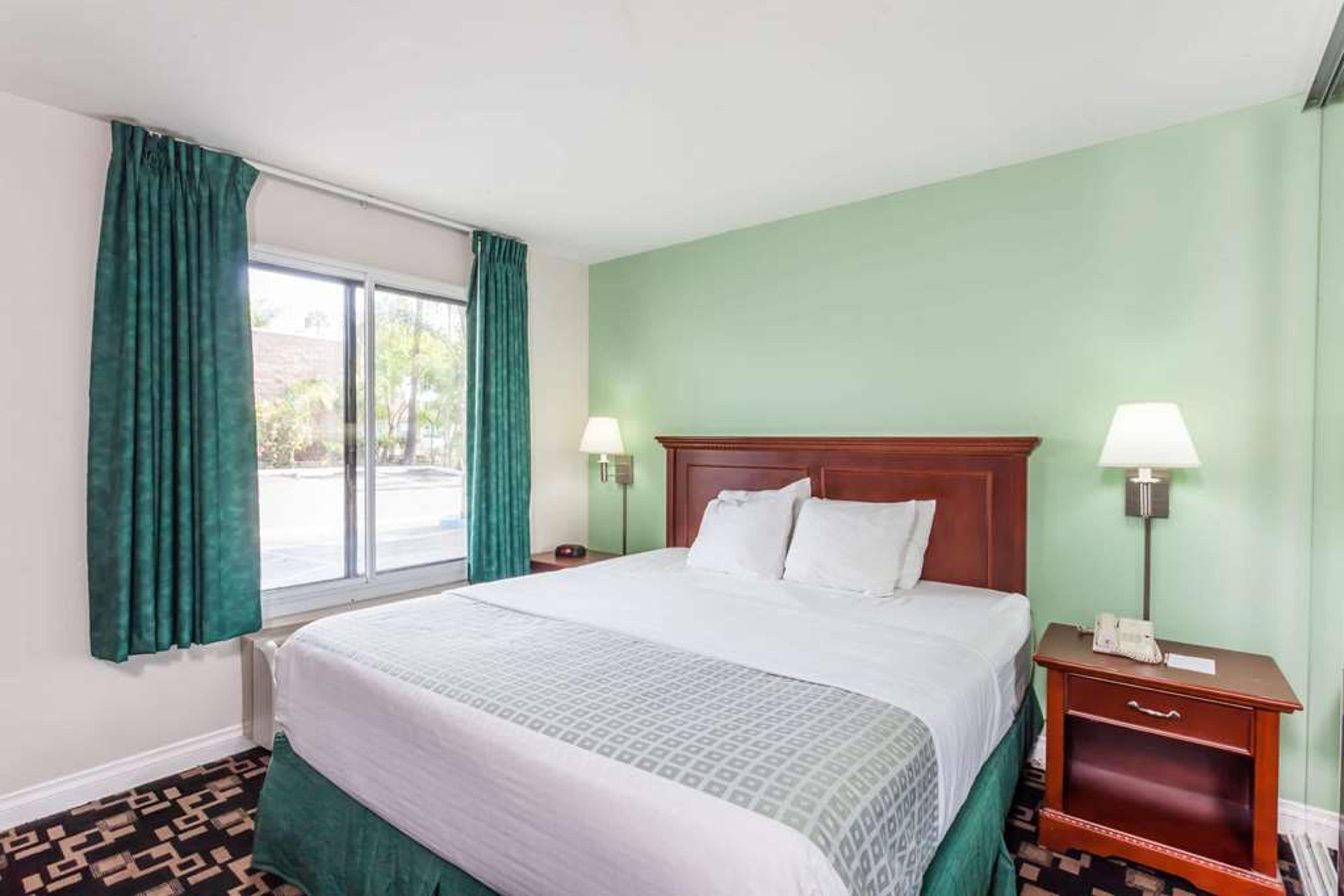 RAMADA BY WYNDHAM OCEANSIDE