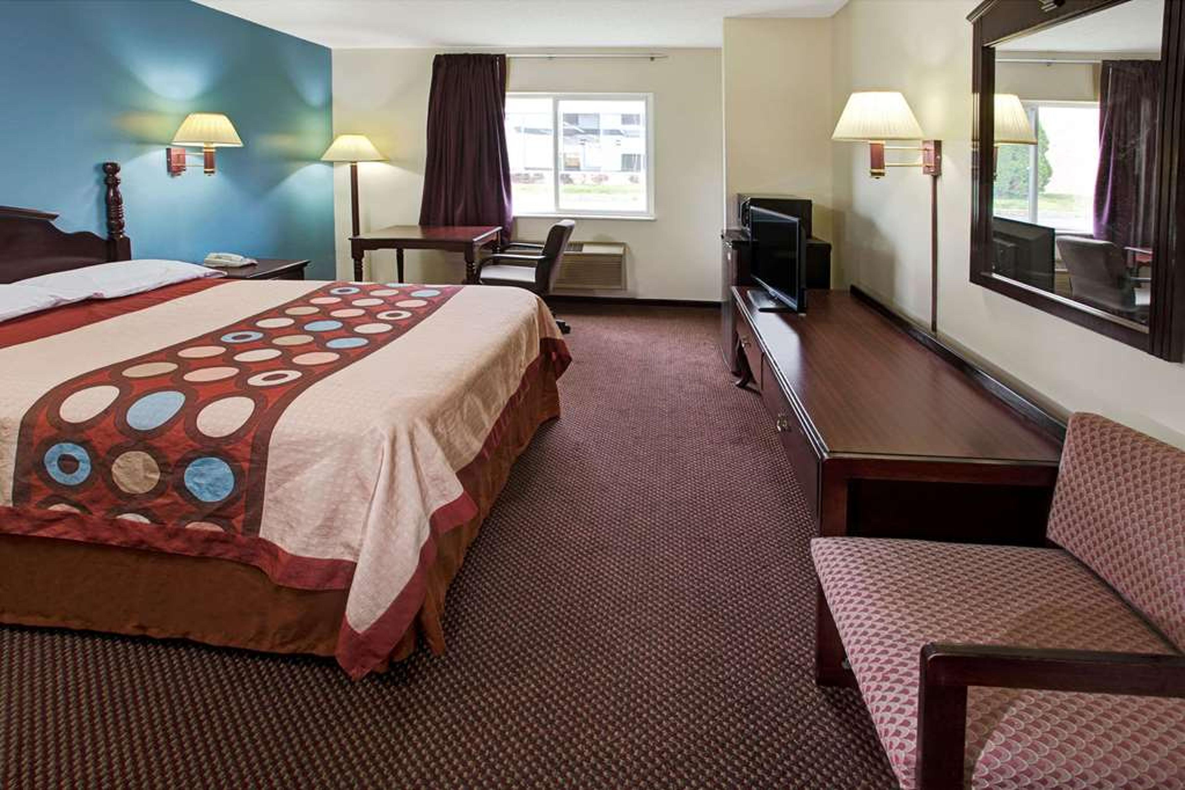 Super 8 by Wyndham Heath/Newark
