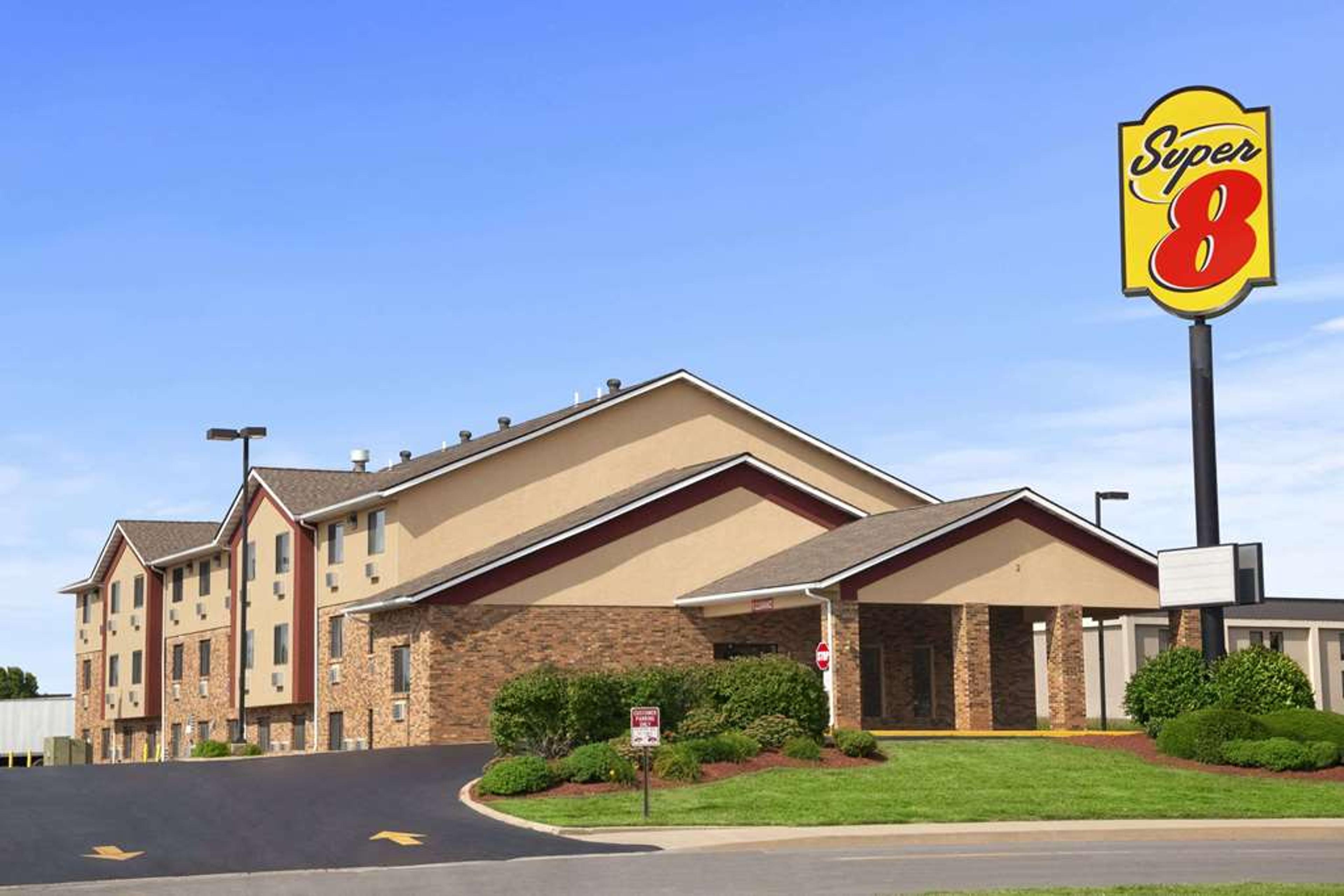 SUPER 8 BY WYNDHAM COLLINSVILLE ST.