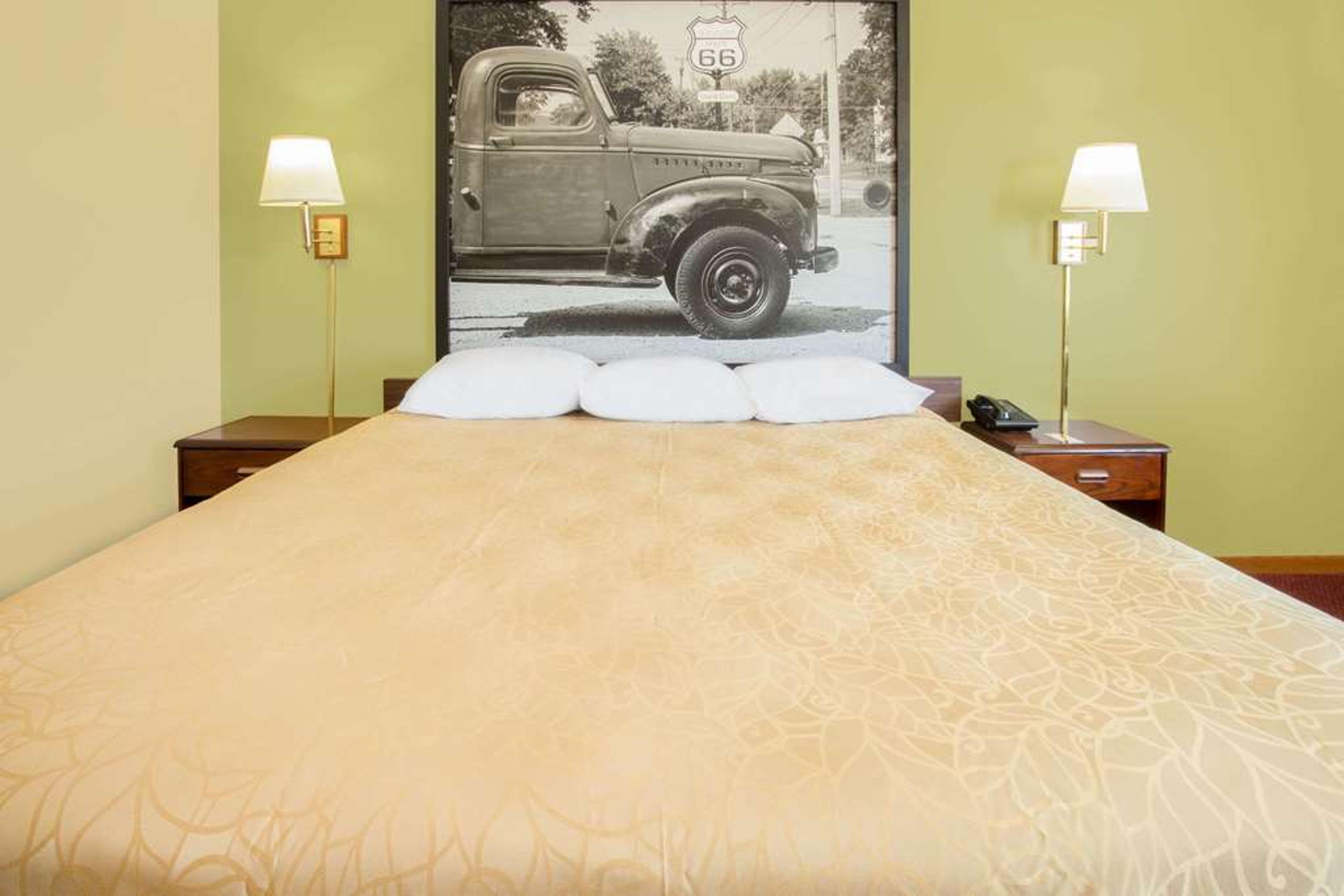 SUPER 8 BY WYNDHAM NORMAL BLOOMINGT