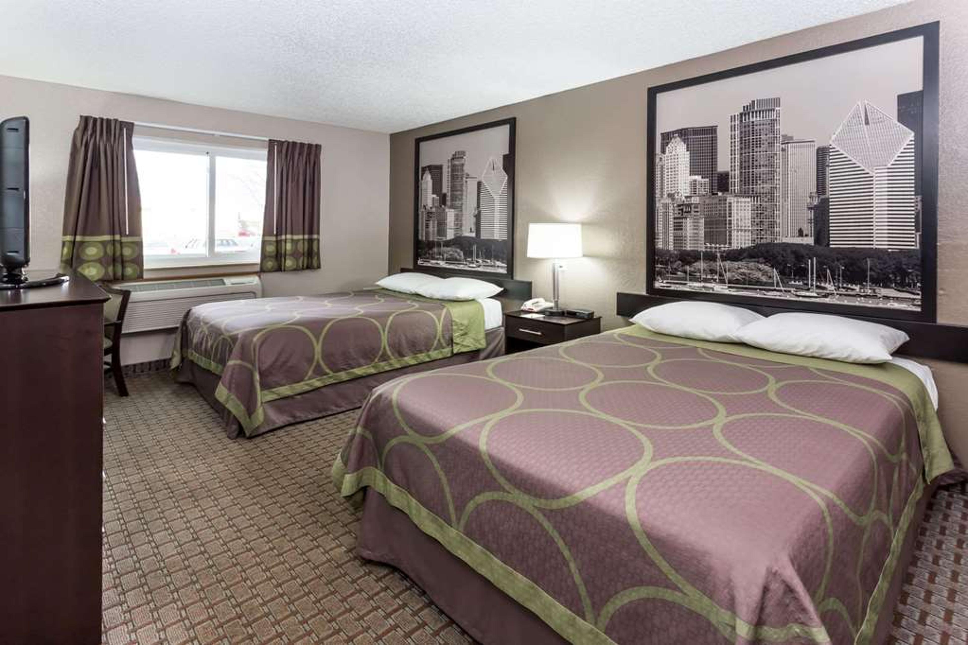 SUPER 8 BY WYNDHAM MUNDELEIN/LIBERT