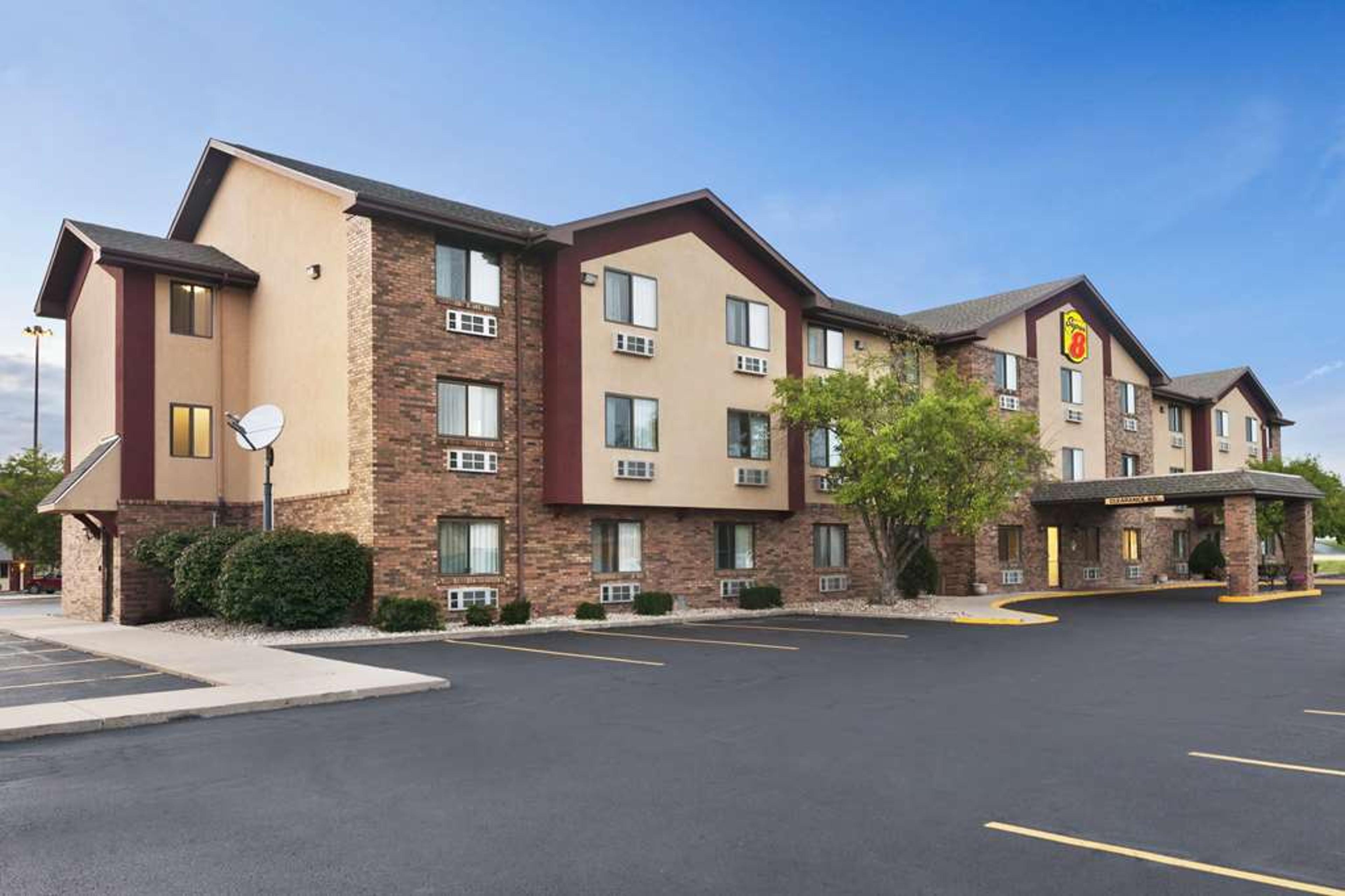 SUPER 8 BY WYNDHAM PEORIA