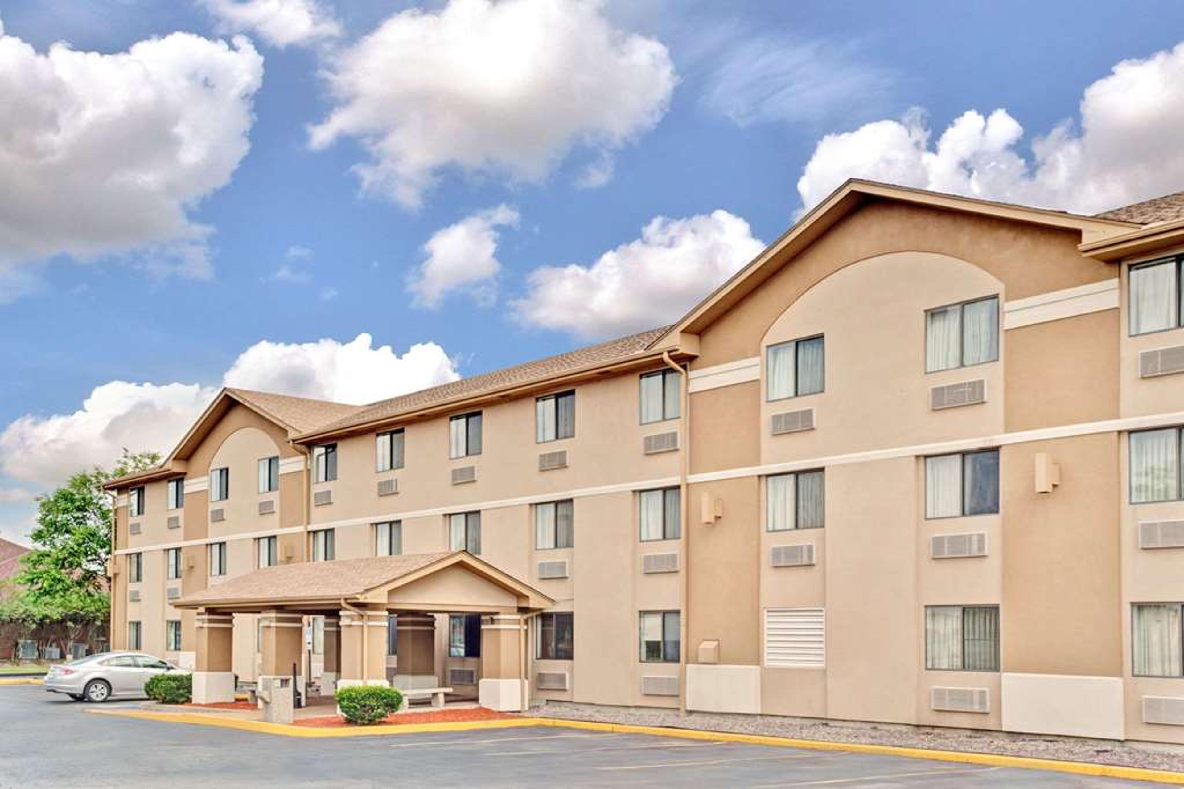 SUPER 8 BY WYNDHAM MOKENA/FRANKFORT